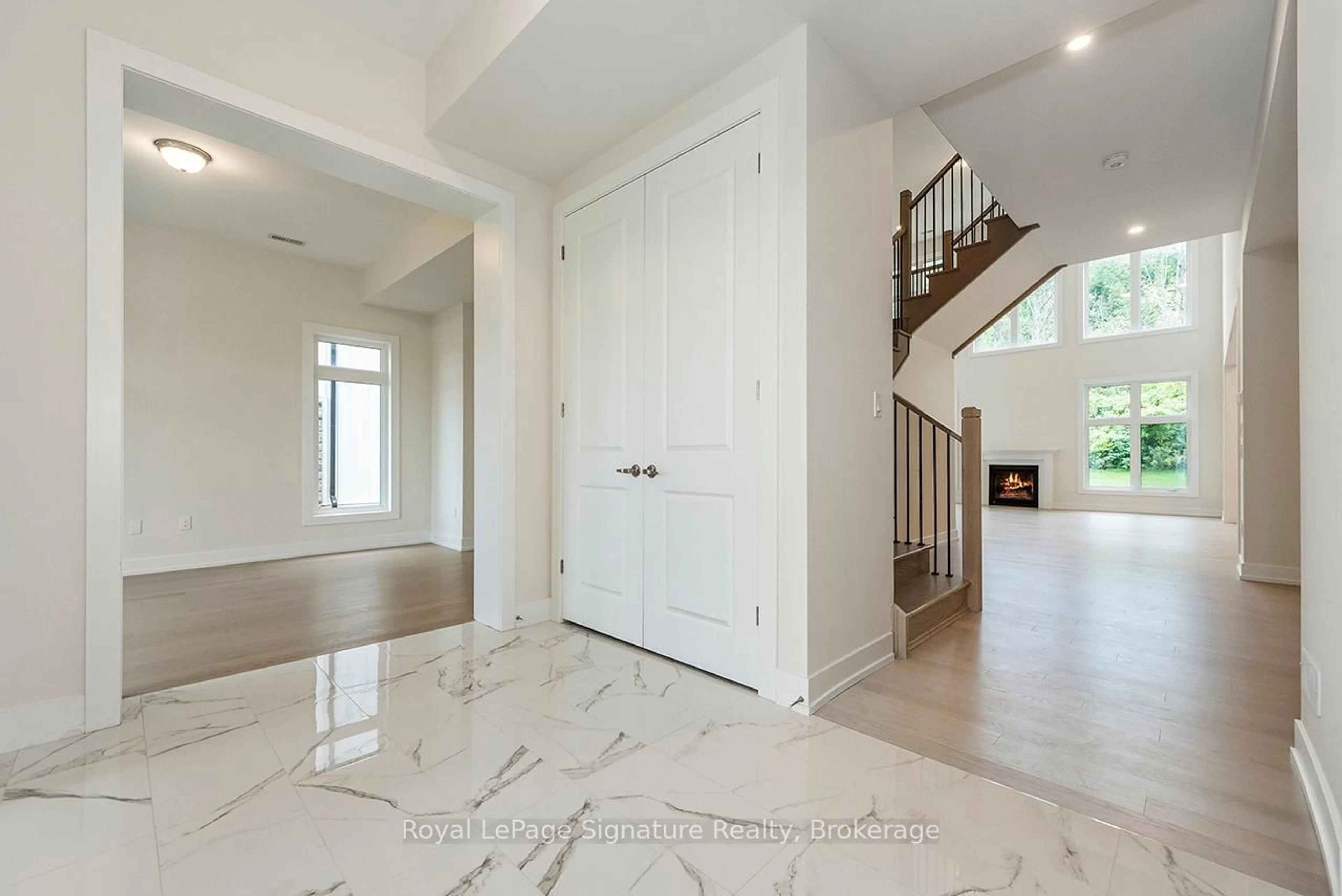 Indoor entryway for 126 Dorothy Dr, Blue Mountains Ontario N0H 1J0