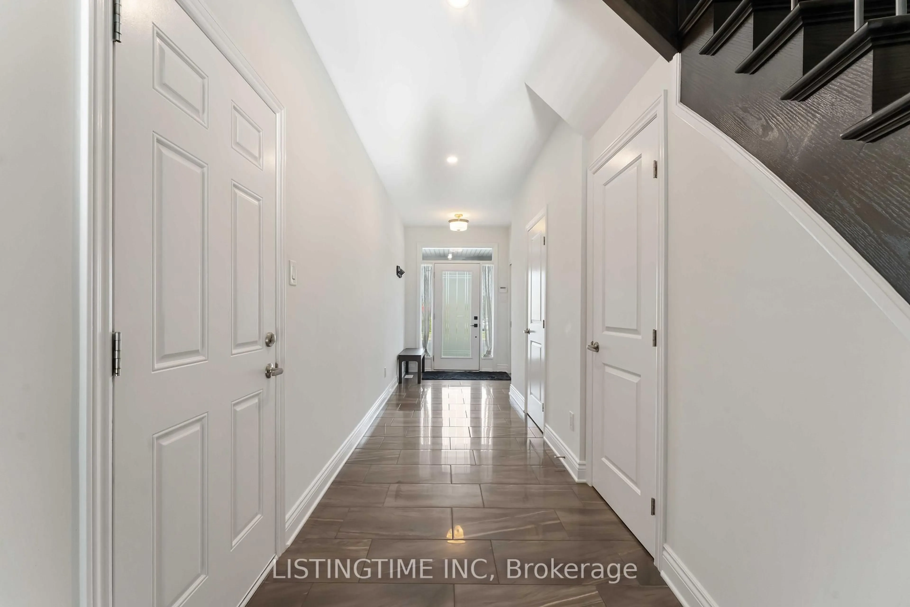 Indoor entryway for 704 Brian Good Ave, Ottawa Ontario K4M 0C1