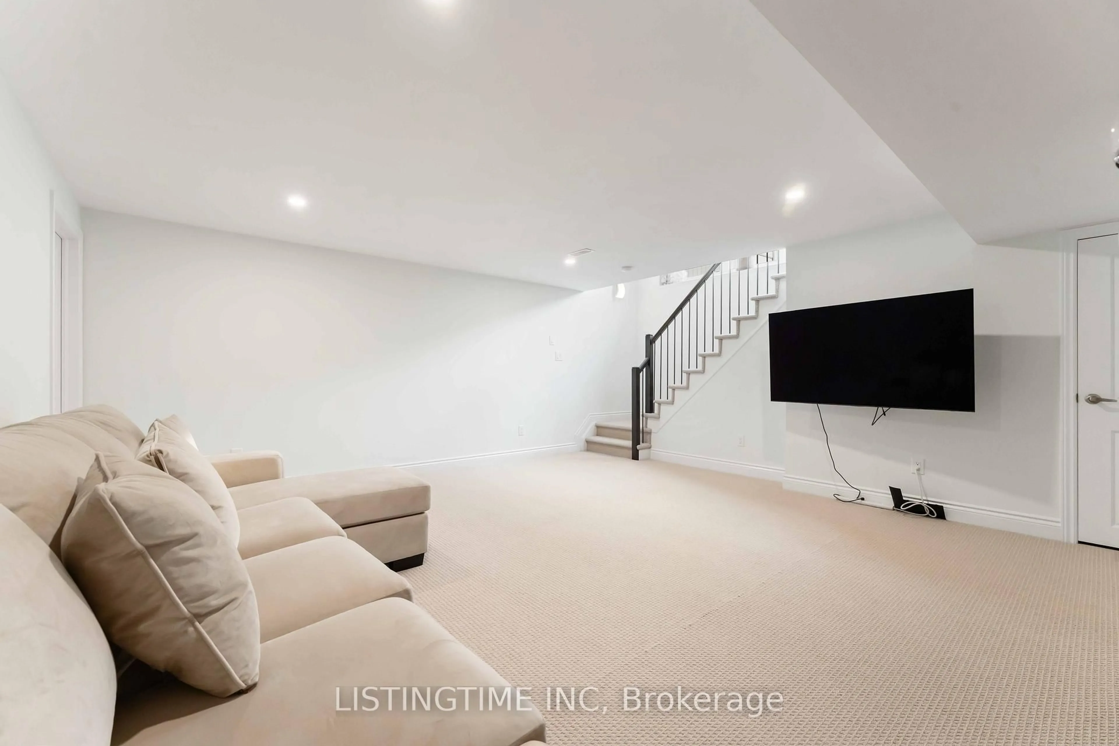 Unknown for 704 Brian Good Ave, Ottawa Ontario K4M 0C1