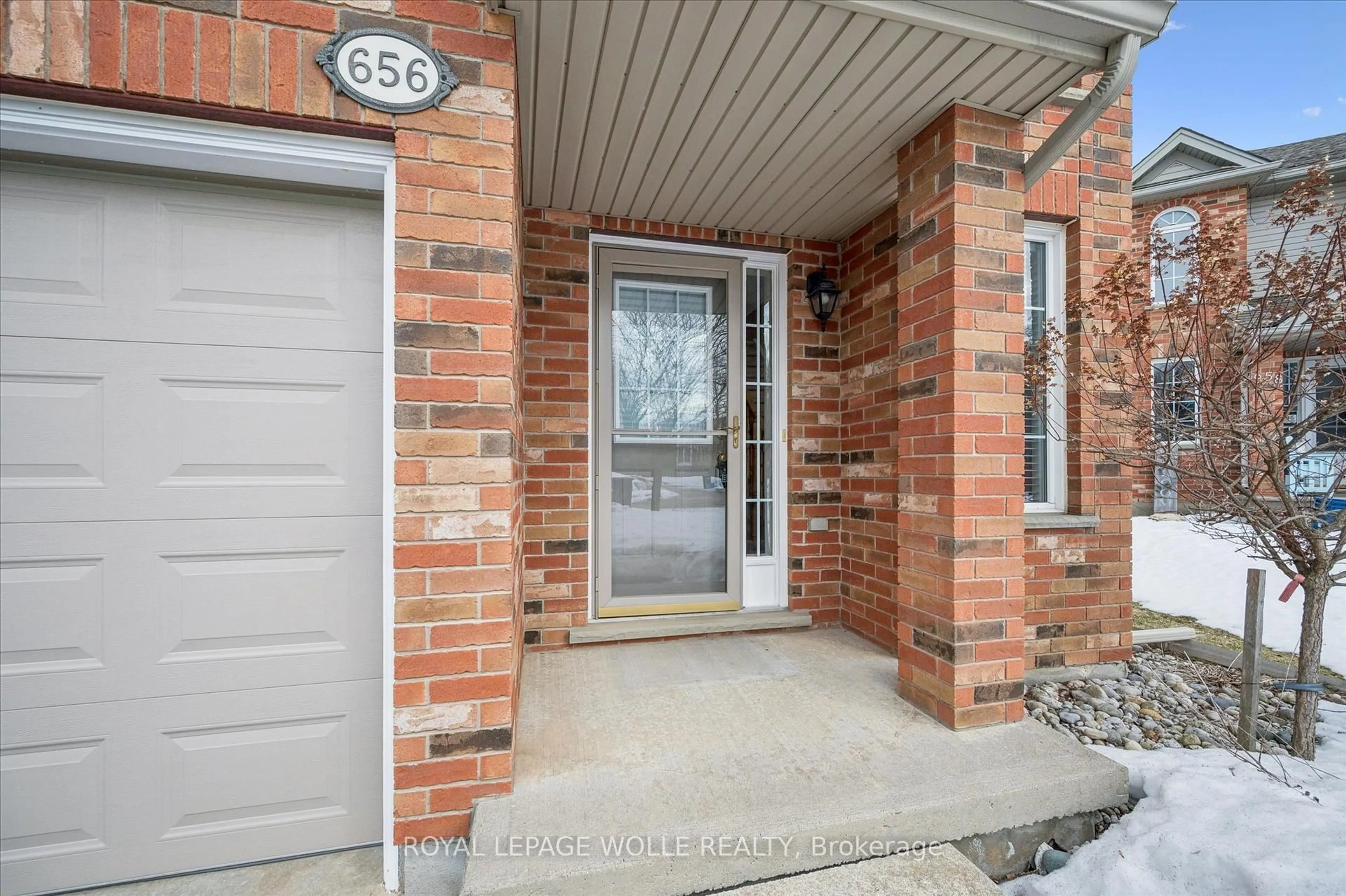 Indoor entryway for 656 Inglis Falls Pl, Waterloo Ontario N2V 2L4