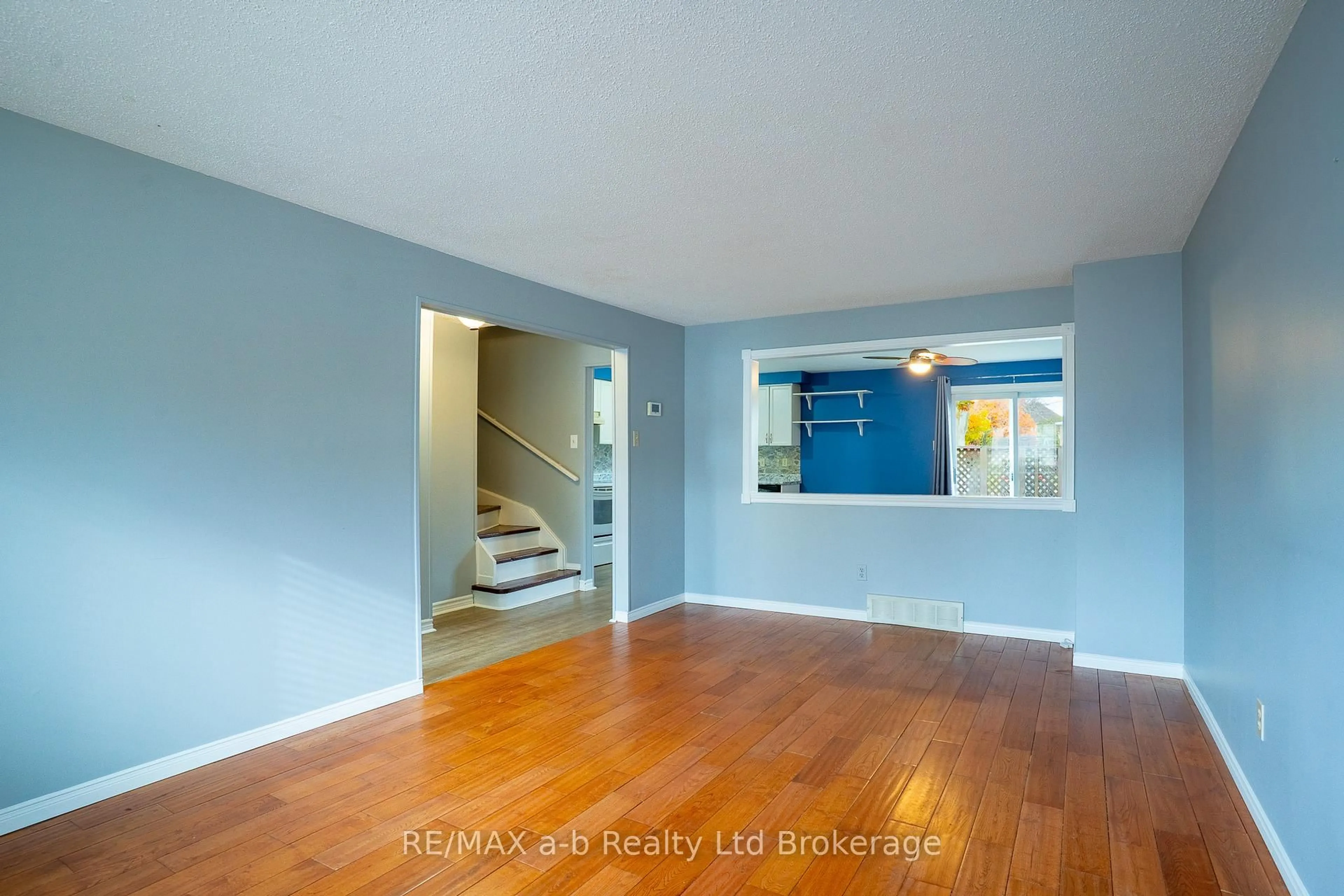 Indoor entryway for 380 Quarter Town Line #6, Tillsonburg Ontario N4G 5L5