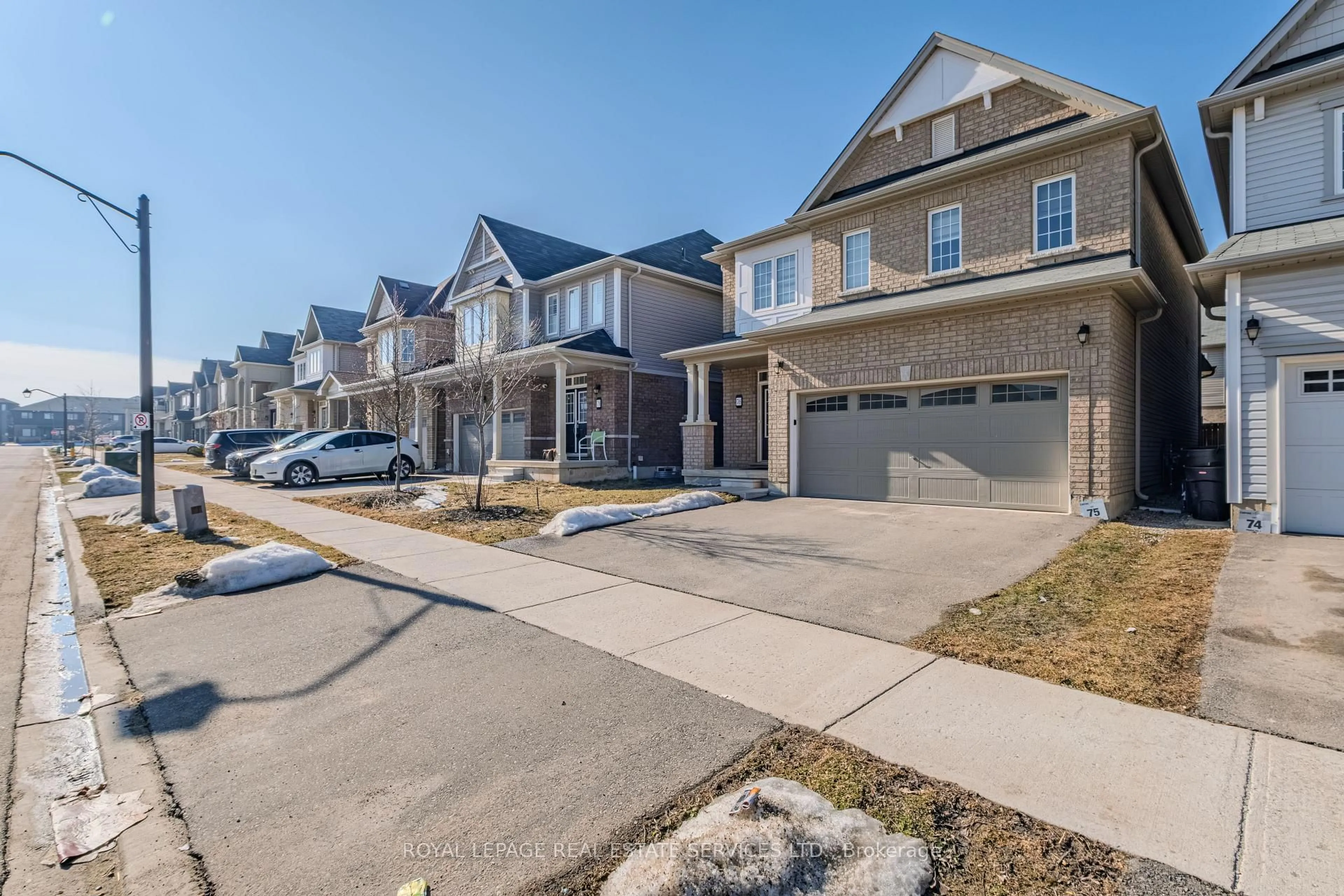 A pic from outside/outdoor area/front of a property/back of a property/a pic from drone, street for 76 Cooke Ave, Brantford Ontario N3T 0S1