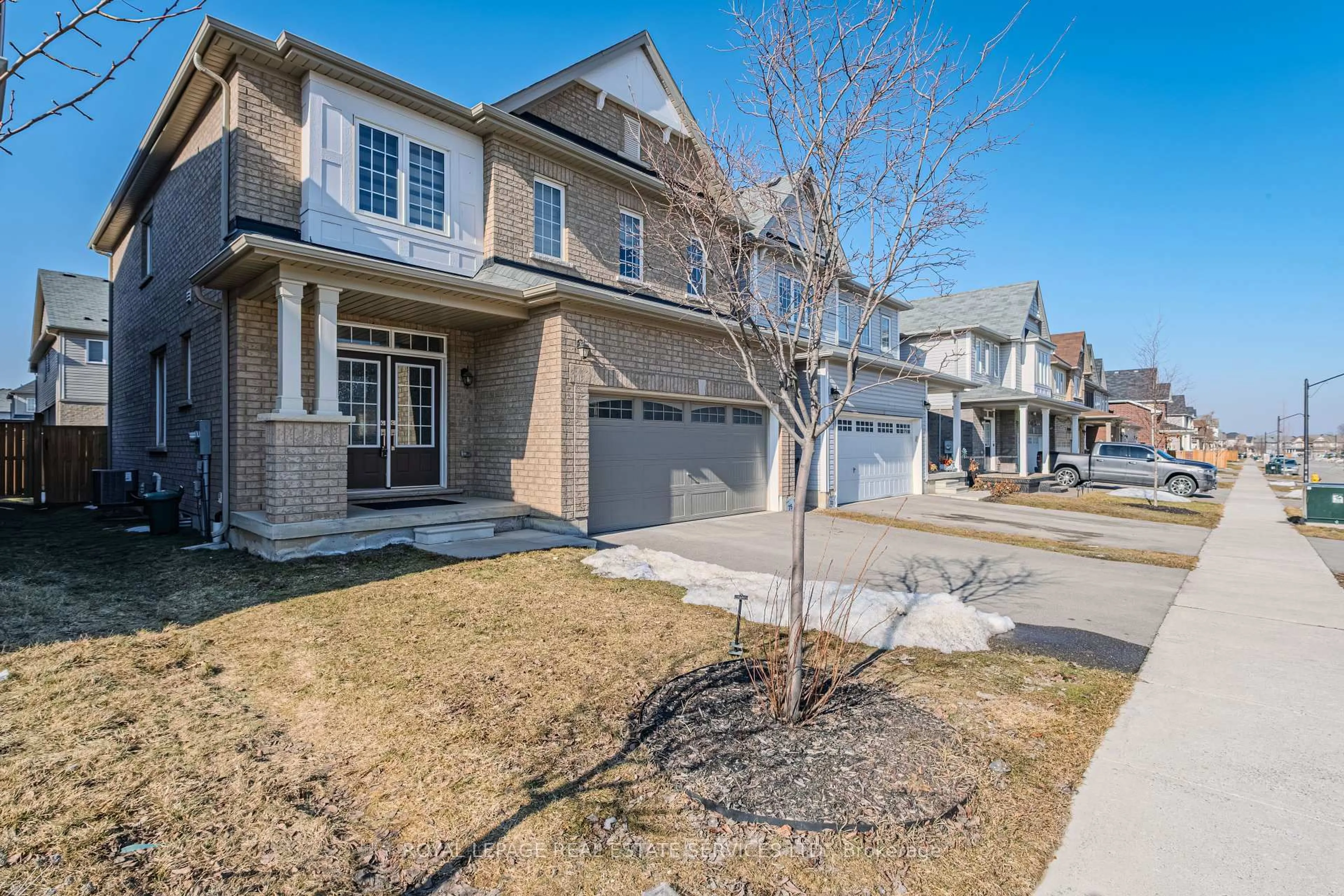 A pic from outside/outdoor area/front of a property/back of a property/a pic from drone, street for 76 Cooke Ave, Brantford Ontario N3T 0S1