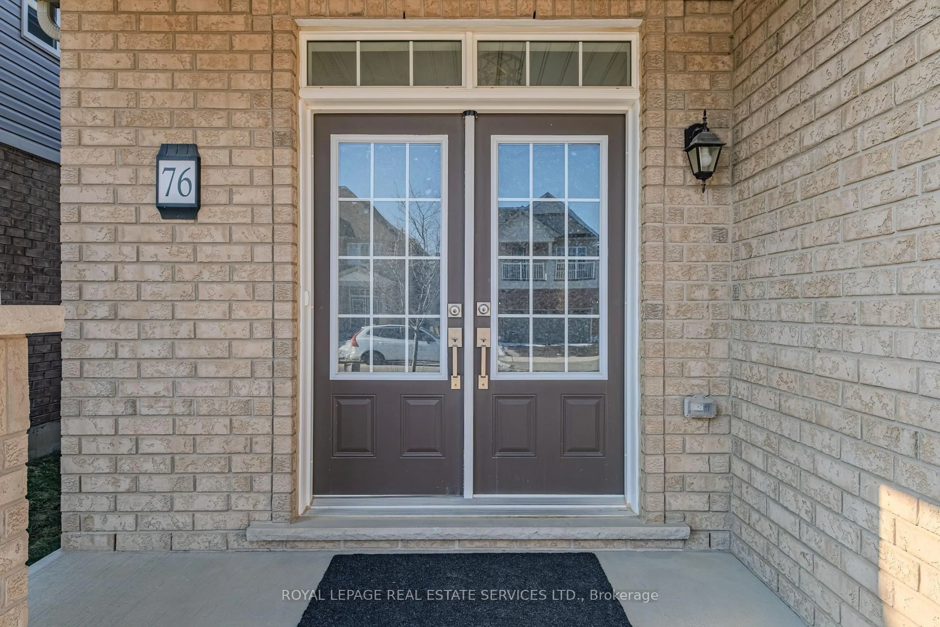 Indoor entryway for 76 Cooke Ave, Brantford Ontario N3T 0S1