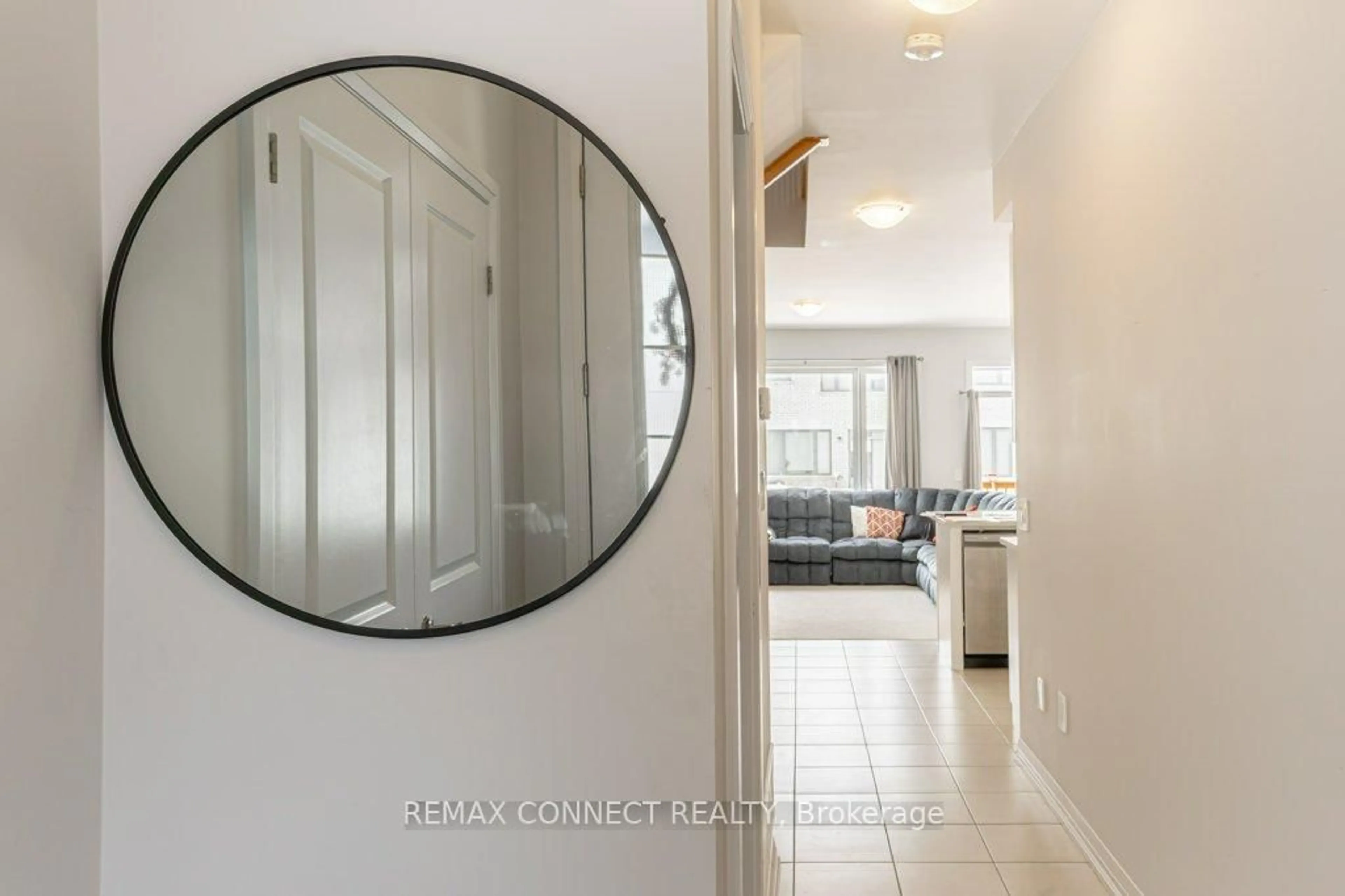 Indoor entryway for 130 Corley St, Kawartha Lakes Ontario K9V 6C2