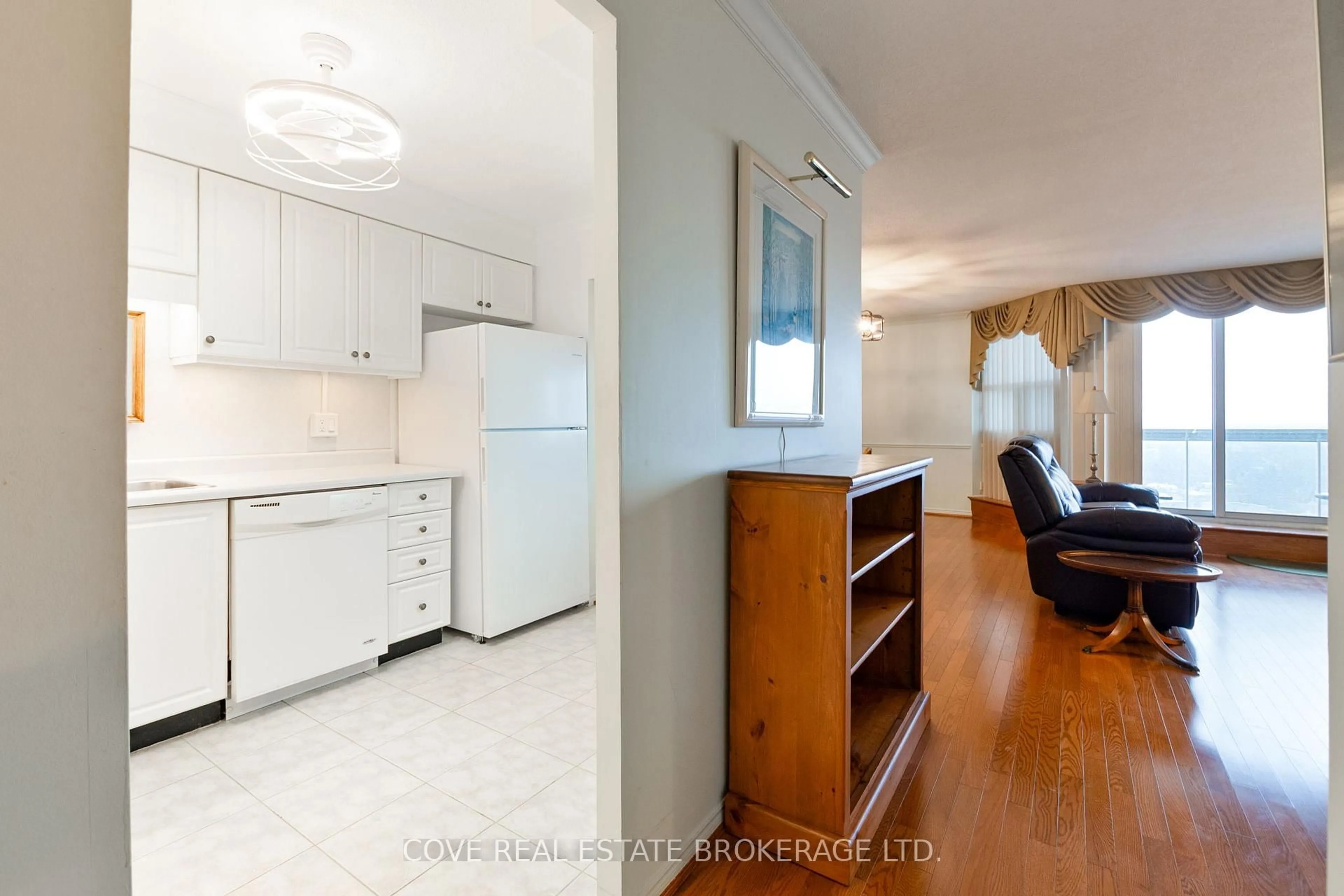 Standard kitchen, unknown for 323 Colborne St #2704, London East Ontario N6B 3N8