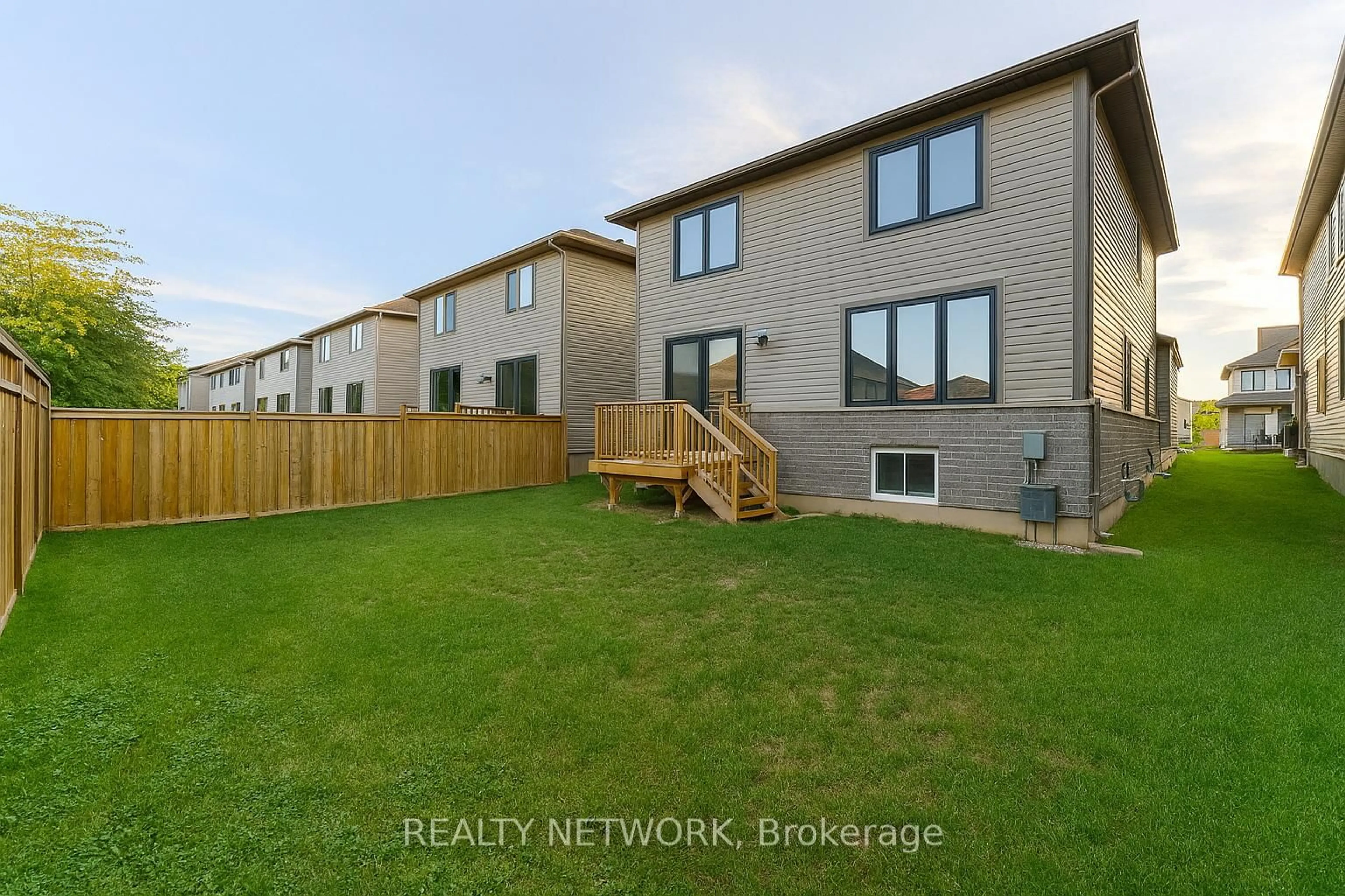 Unknown for 107 Starfire Cres, Hamilton Ontario L8E 0K9