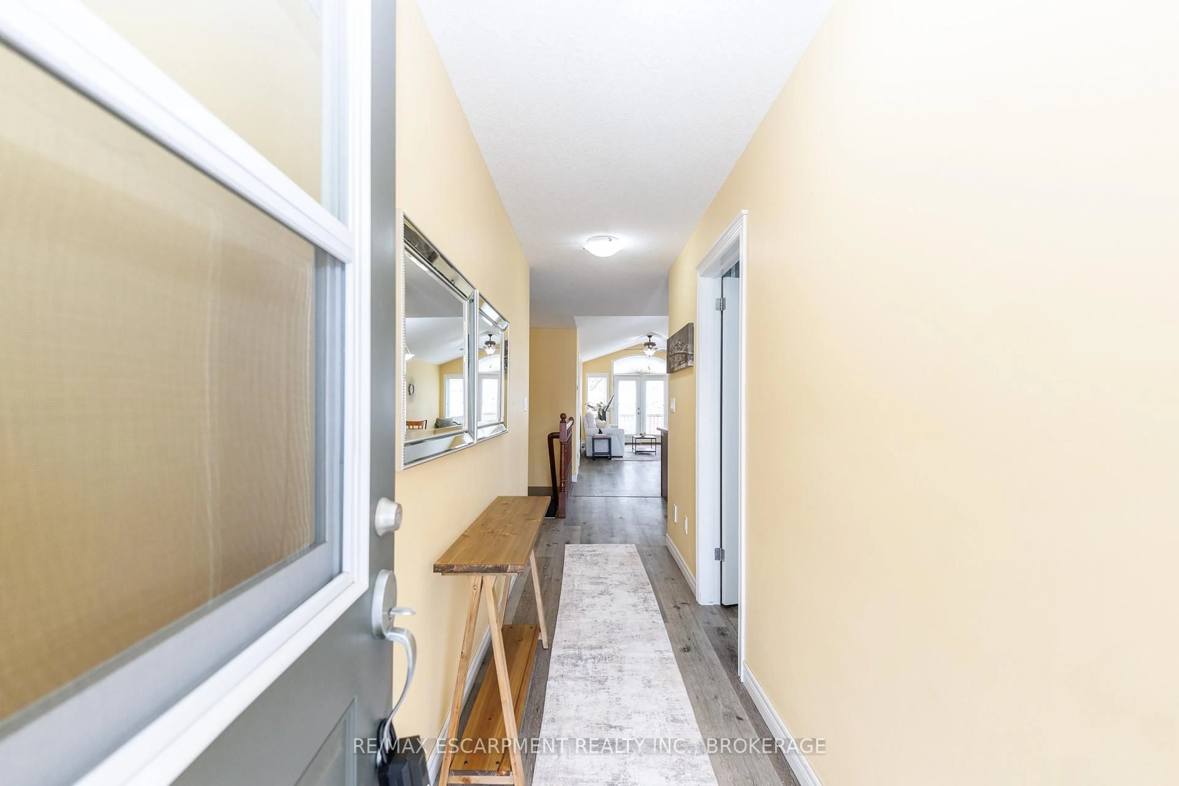 Indoor foyer for 1 Sunnydale Crt, West Lincoln Ontario L0R 2A0