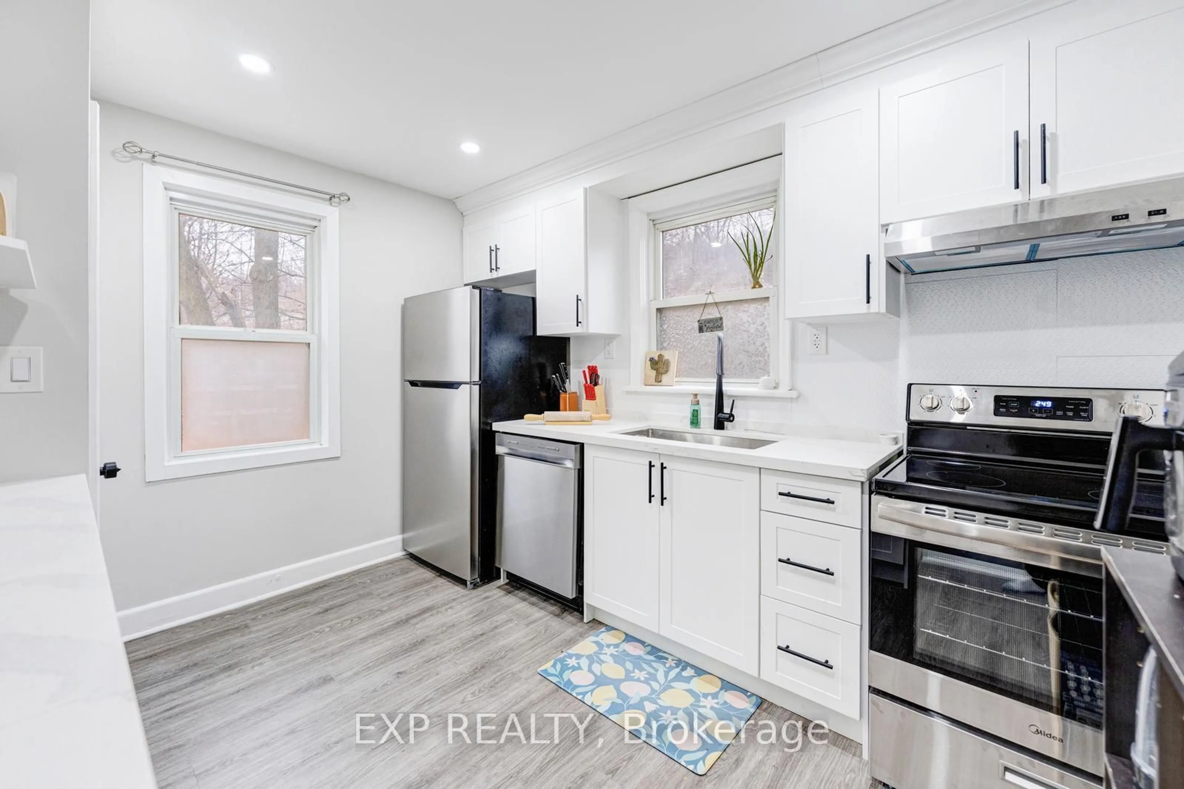 Unknown for 16 Ainslie Ave, Hamilton Ontario L8S 2J3