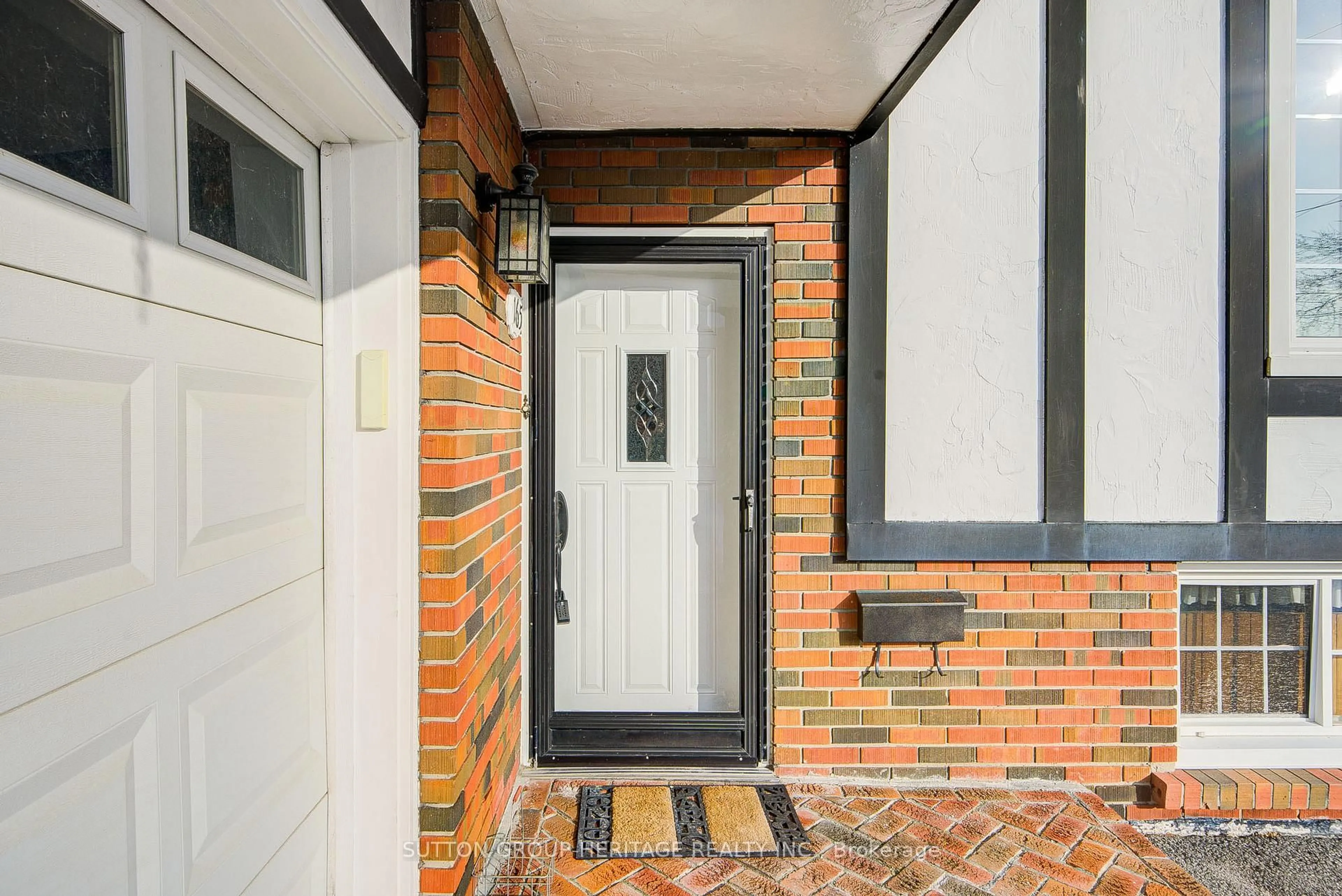 Indoor entryway for 165 Maher St, Cobourg Ontario K9A 4S9