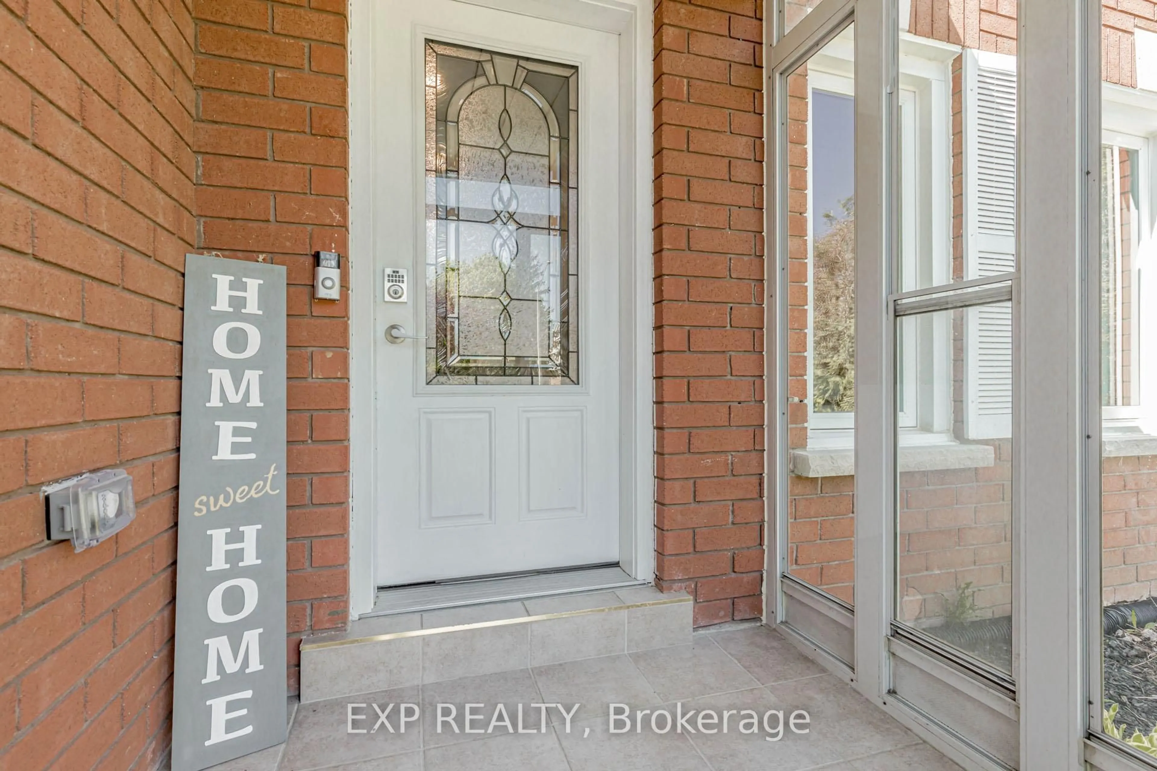 Indoor entryway for 33 Meaghan St, Hamilton Ontario L8B 0H5