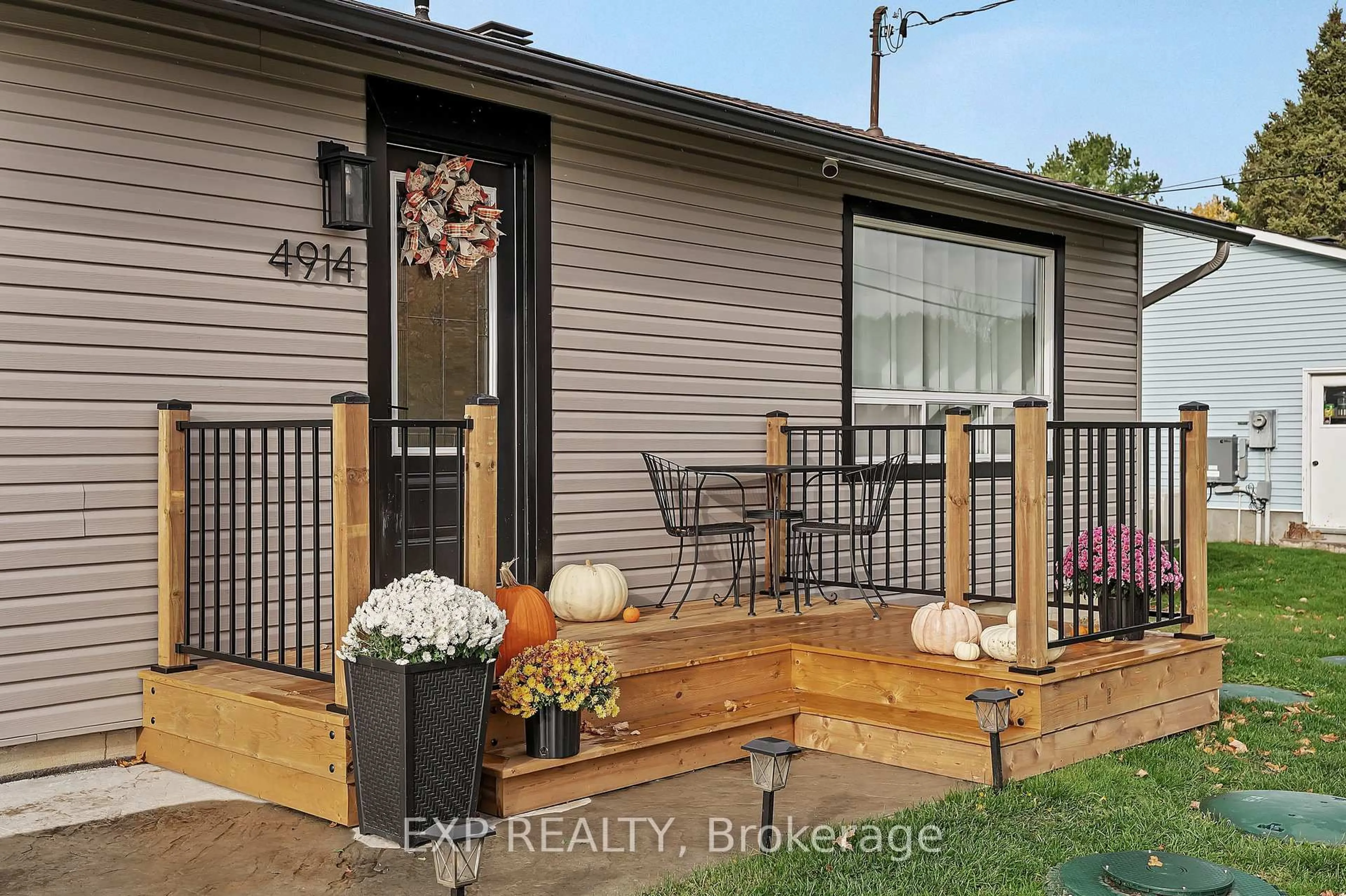 Home with vinyl exterior material, unknown for 4914 Farmers Way, Carlsbad Springs Ontario K0A 1K0