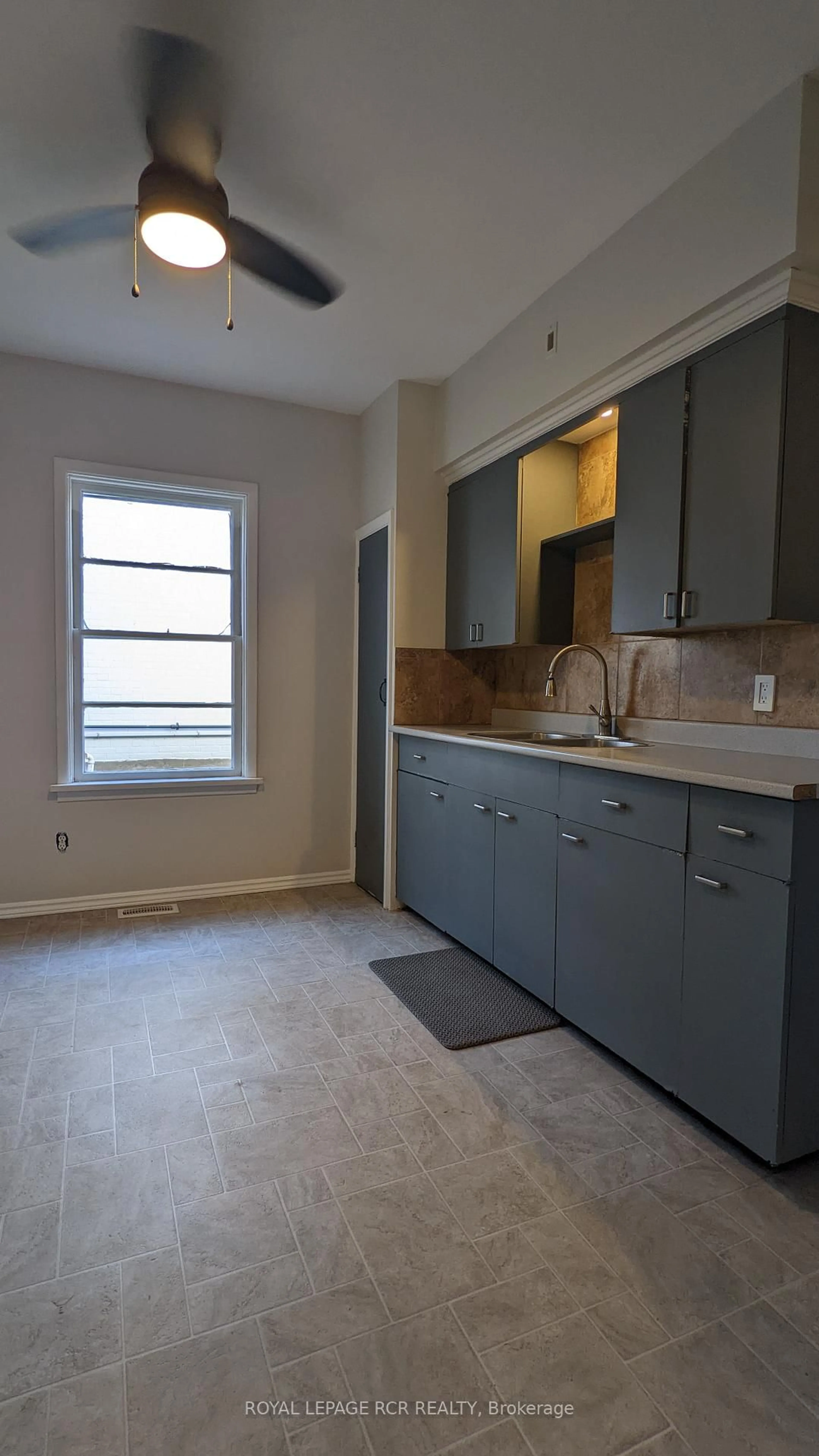 Standard kitchen, unknown for 22 Ontario St, Brantford Ontario N3S 2B9