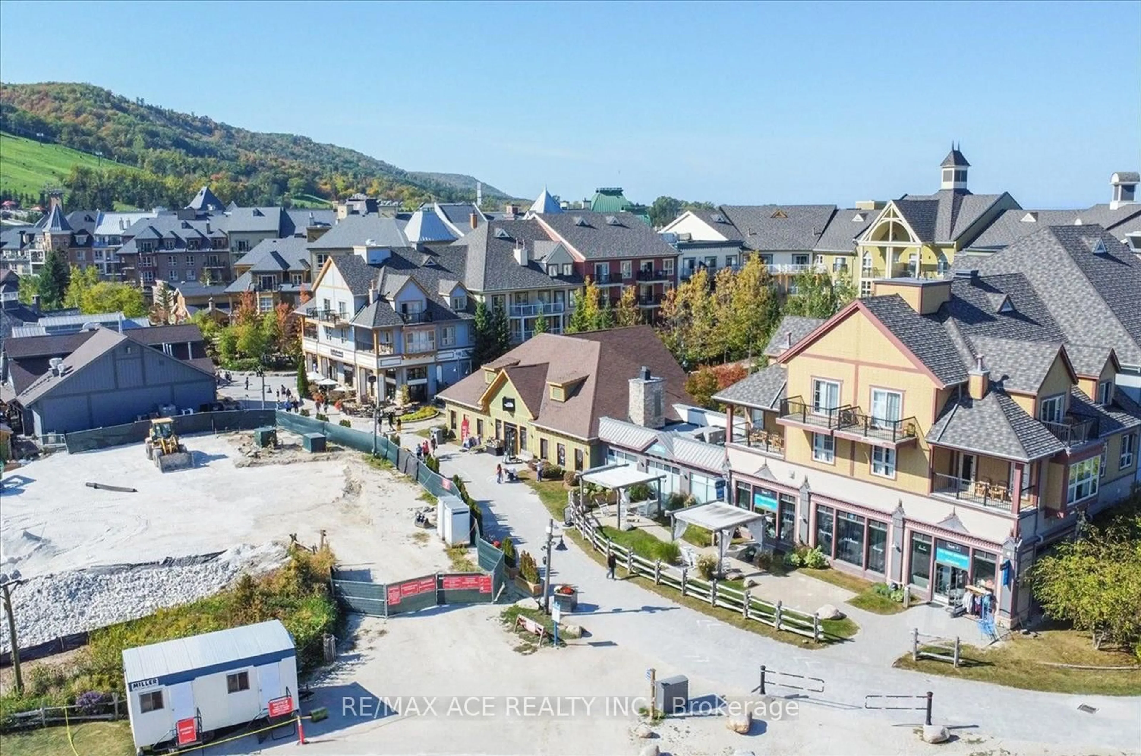 A pic from outside/outdoor area/front of a property/back of a property/a pic from drone, mountain view for 171 Snowbridge Way #26, Blue Mountains Ontario L9Y 0V1