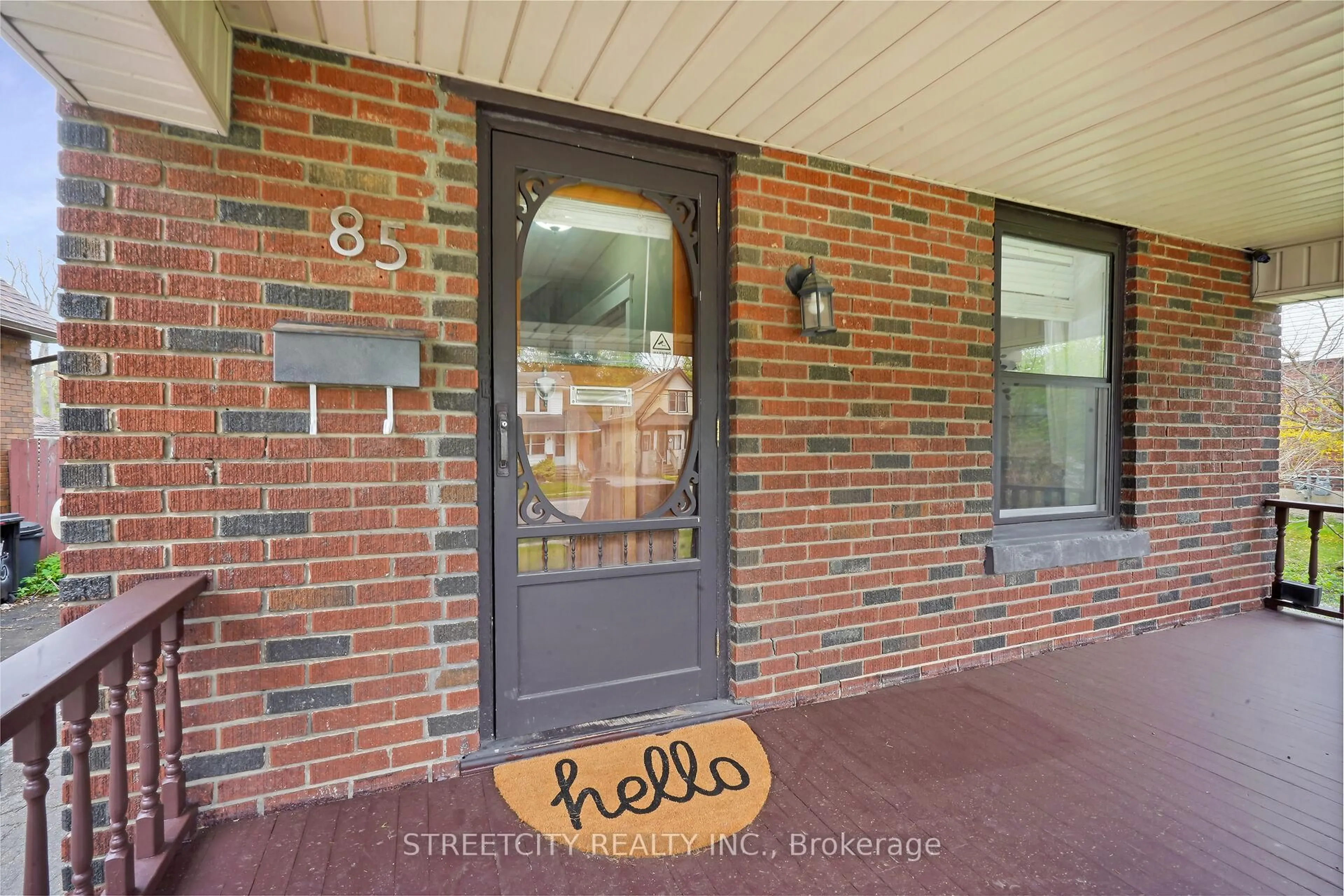 Indoor entryway for 85 Springbank Dr, London South Ontario N6J 1E5