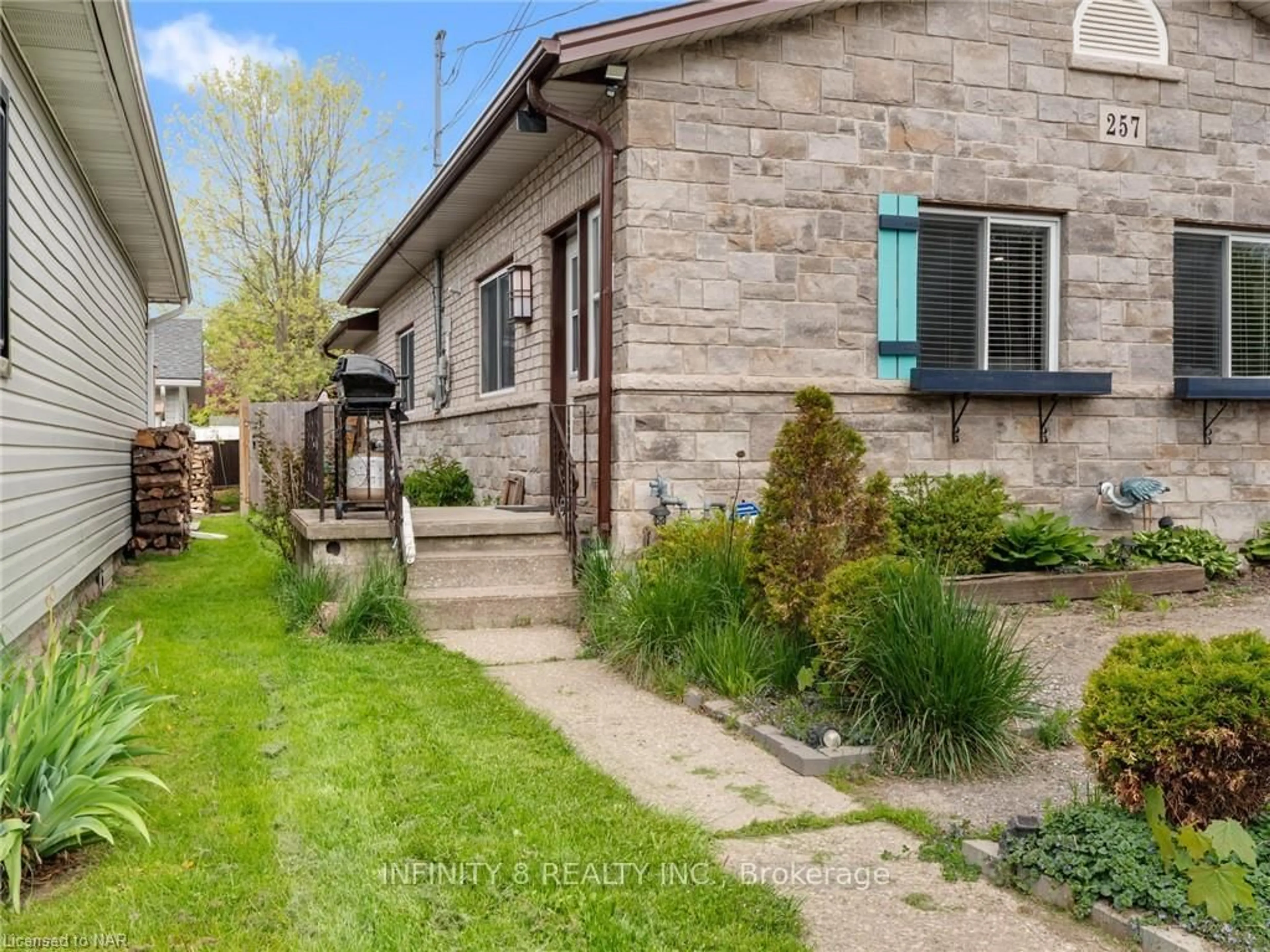 Home with brick exterior material, street for 257 Ridge Road S Rd, Fort Erie Ontario L0S 1B0