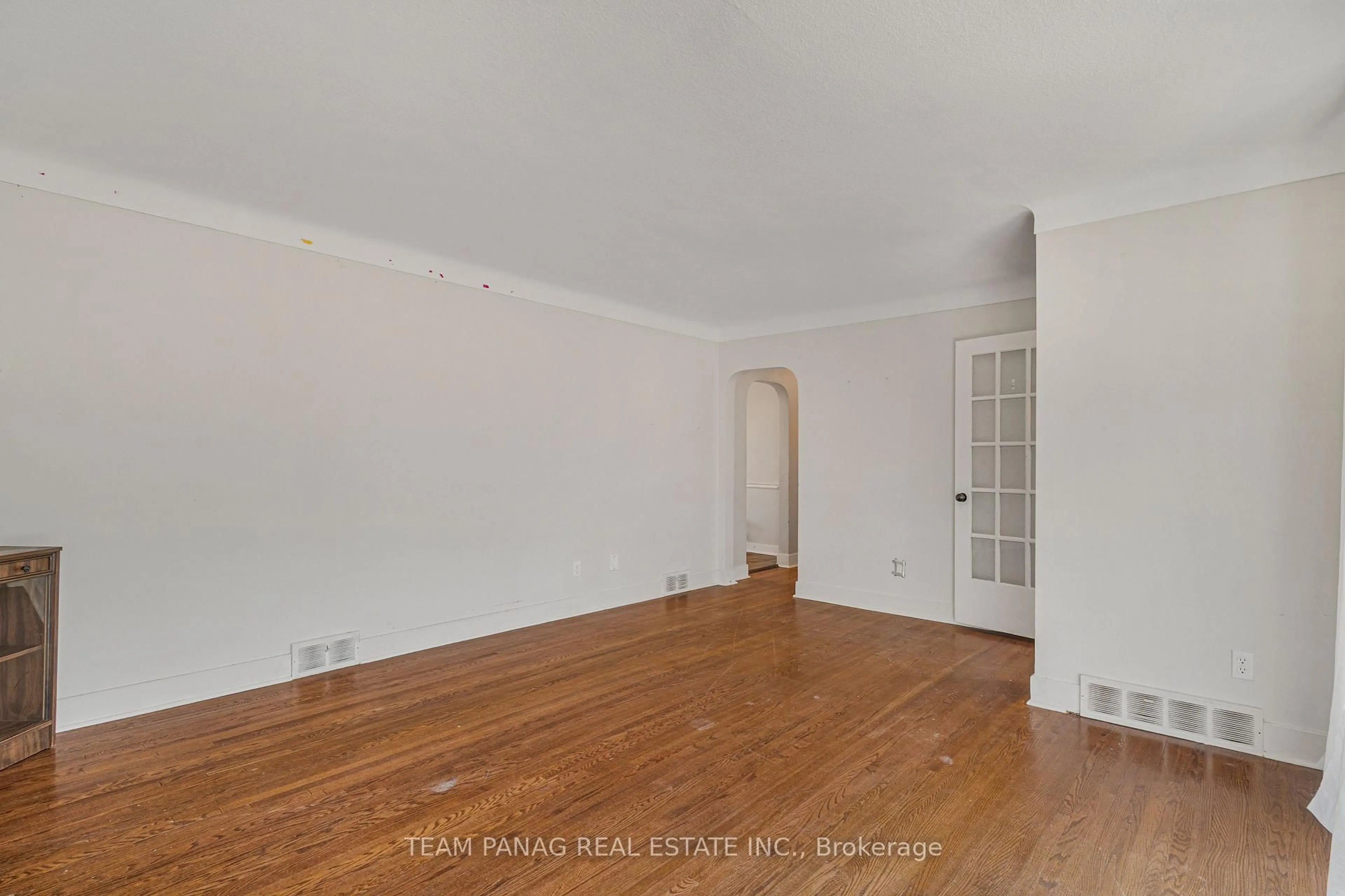 A pic of a room for 24 Brisbane Glen, St. Catharines Ontario L2N 3K9