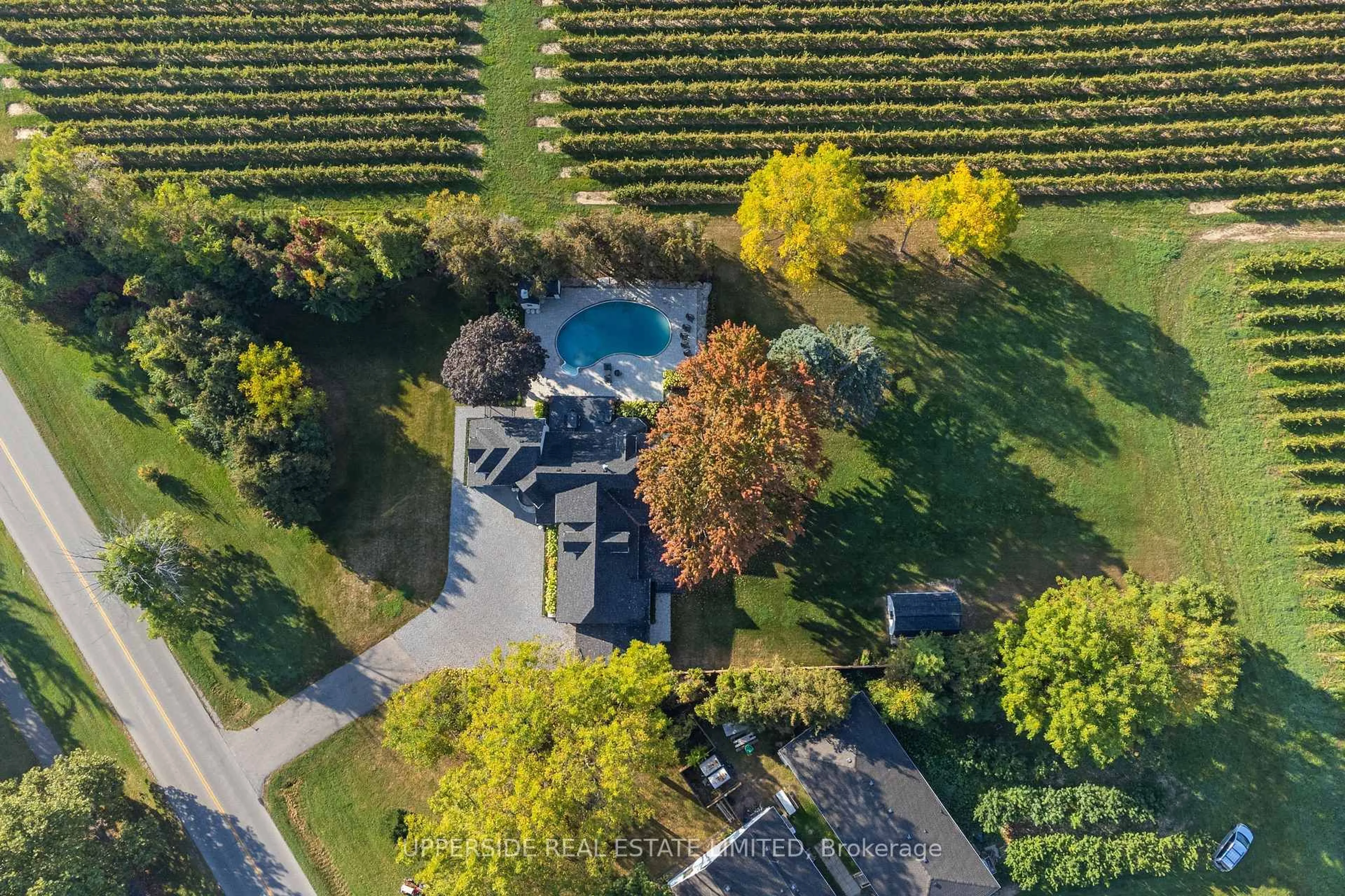A pic from outside/outdoor area/front of a property/back of a property/a pic from drone, unknown for 15886 Niagara Pkwy, Niagara-on-the-Lake Ontario L0S 1J0