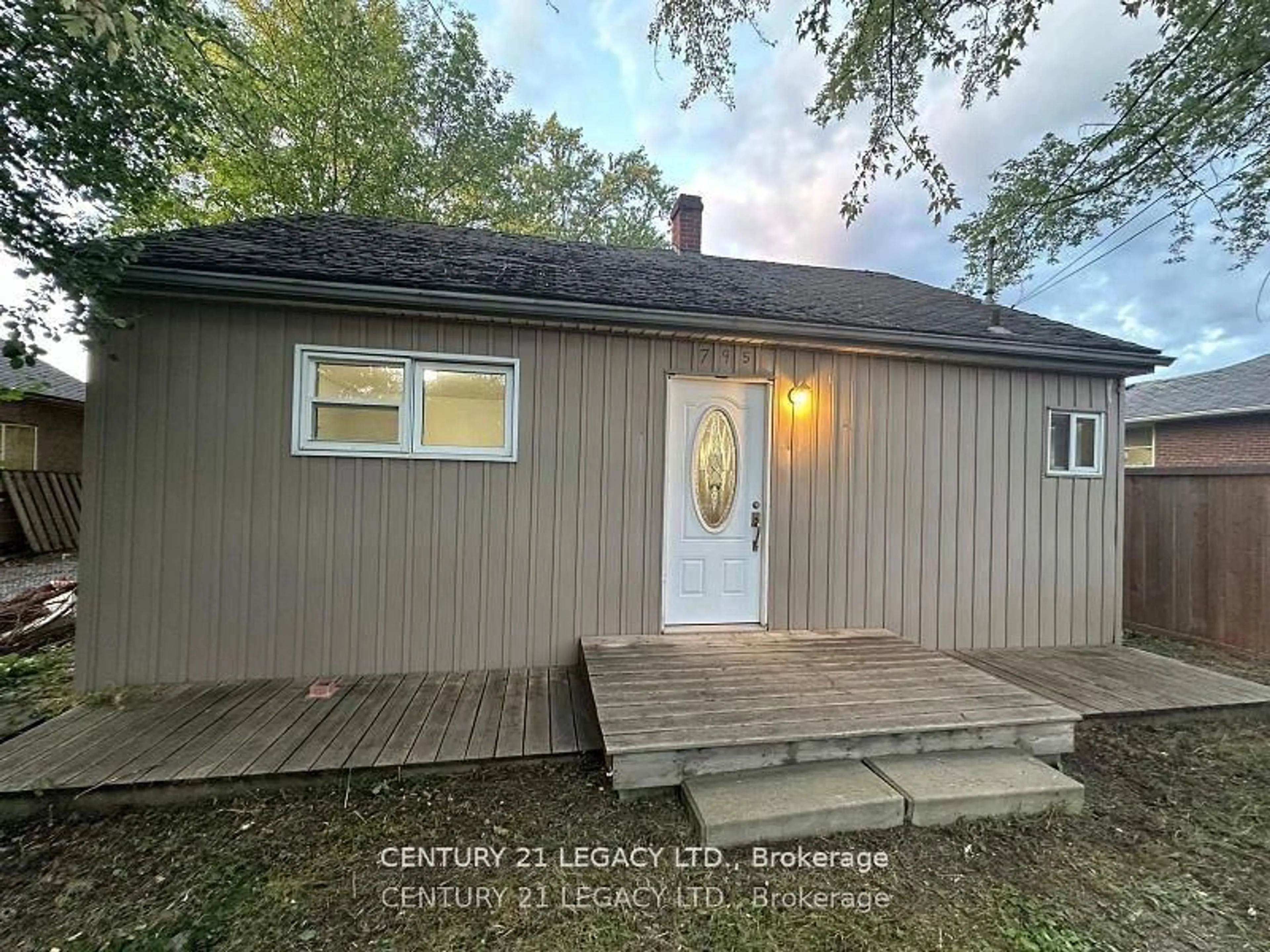 Unknown for 795 Barton St, Hamilton Ontario L8E 5L8