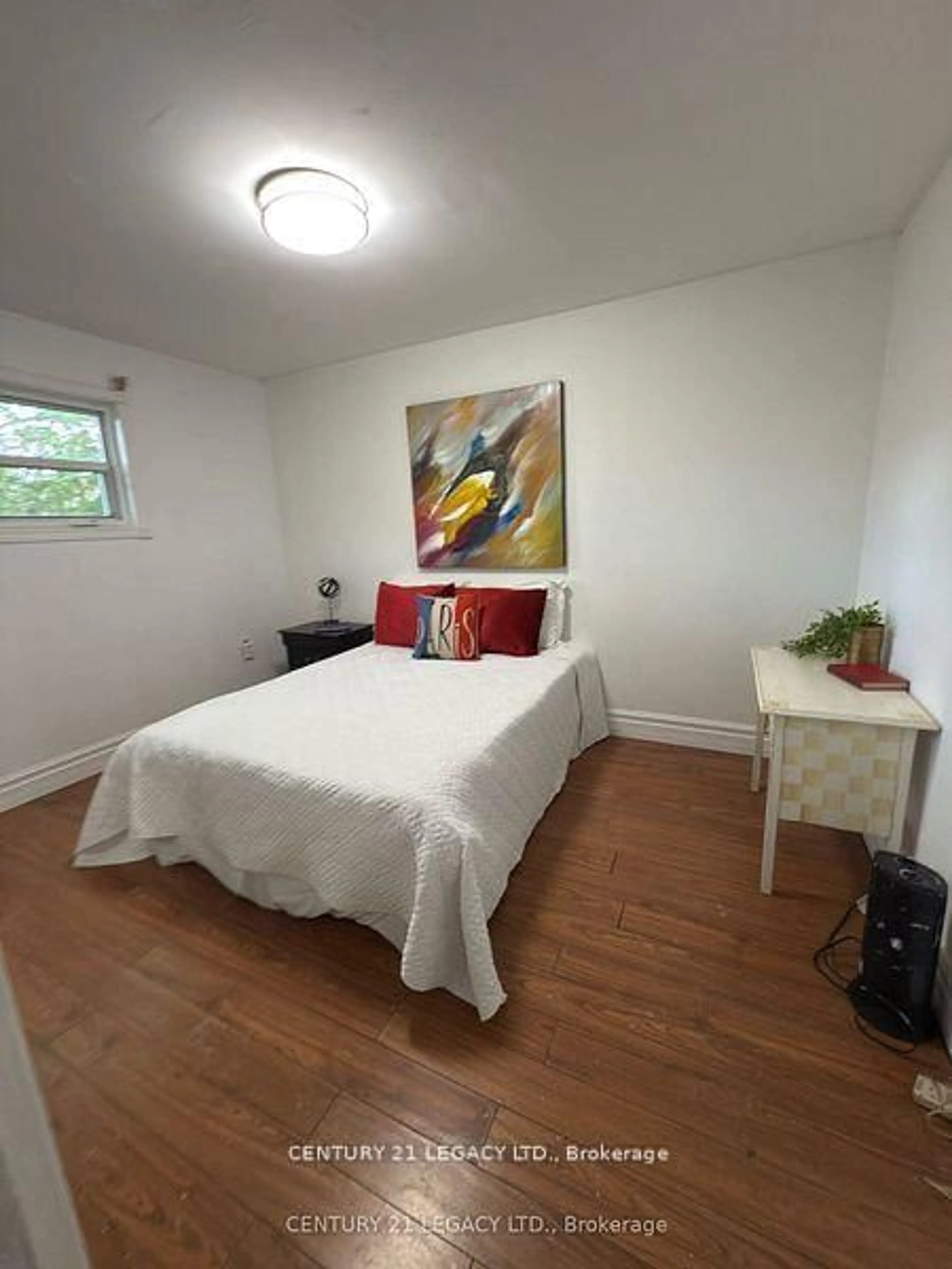 A pic of a room for 795 Barton St, Hamilton Ontario L8E 5L8