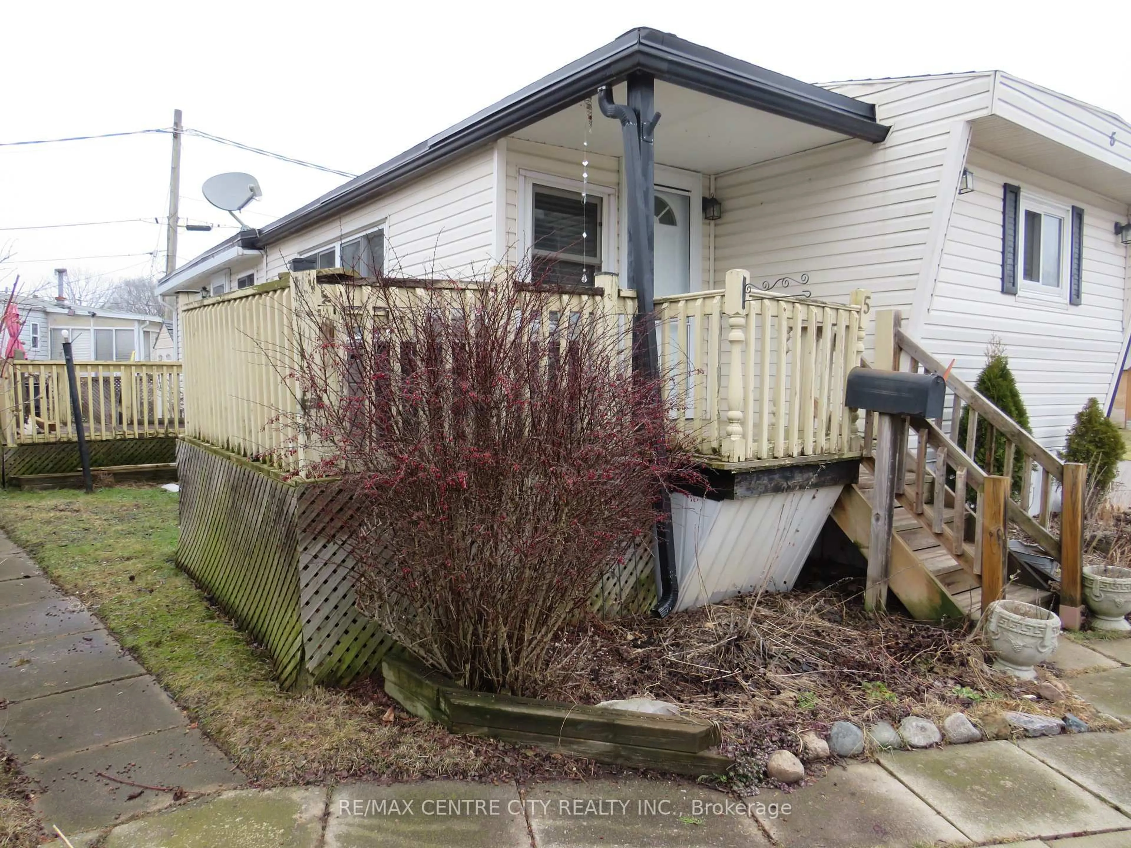 Unknown for 198 Springbank Dr #5, London South Ontario N6J 1G1