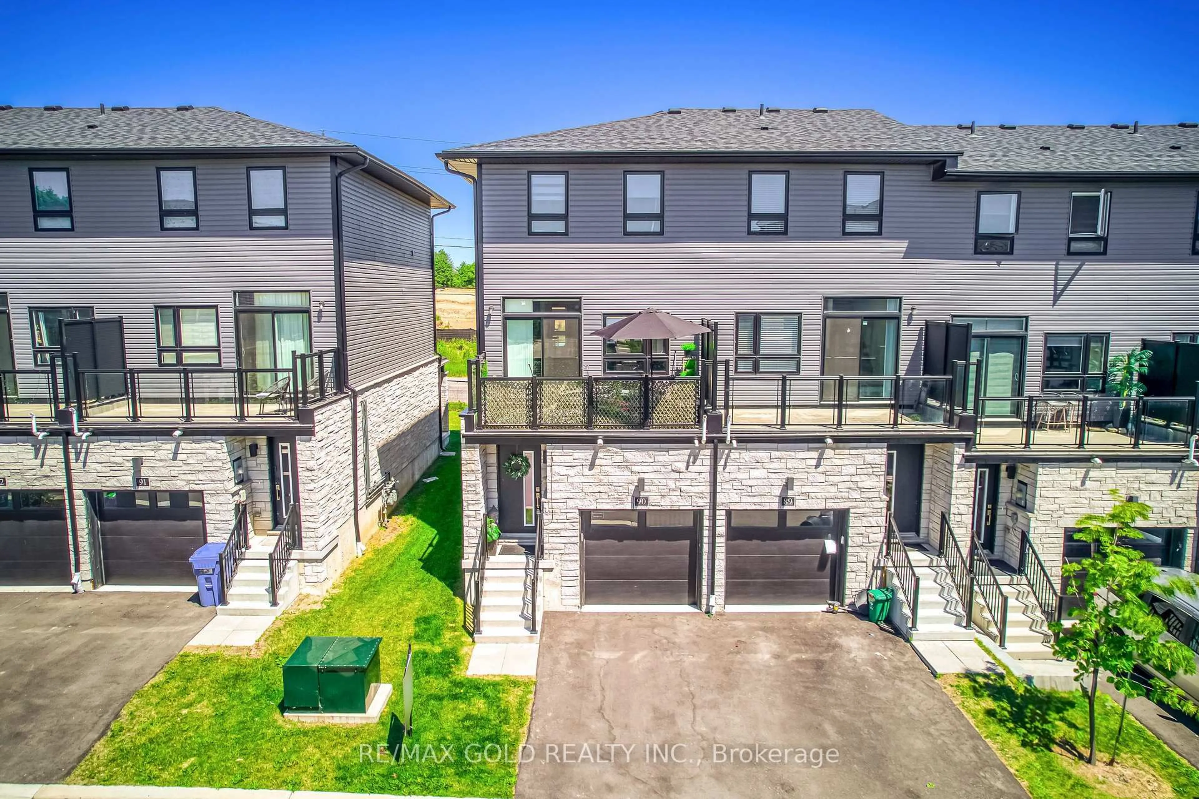 A pic from outside/outdoor area/front of a property/back of a property/a pic from drone, street for 51 Sparrow Ave #90, Cambridge Ontario N1T 0E5