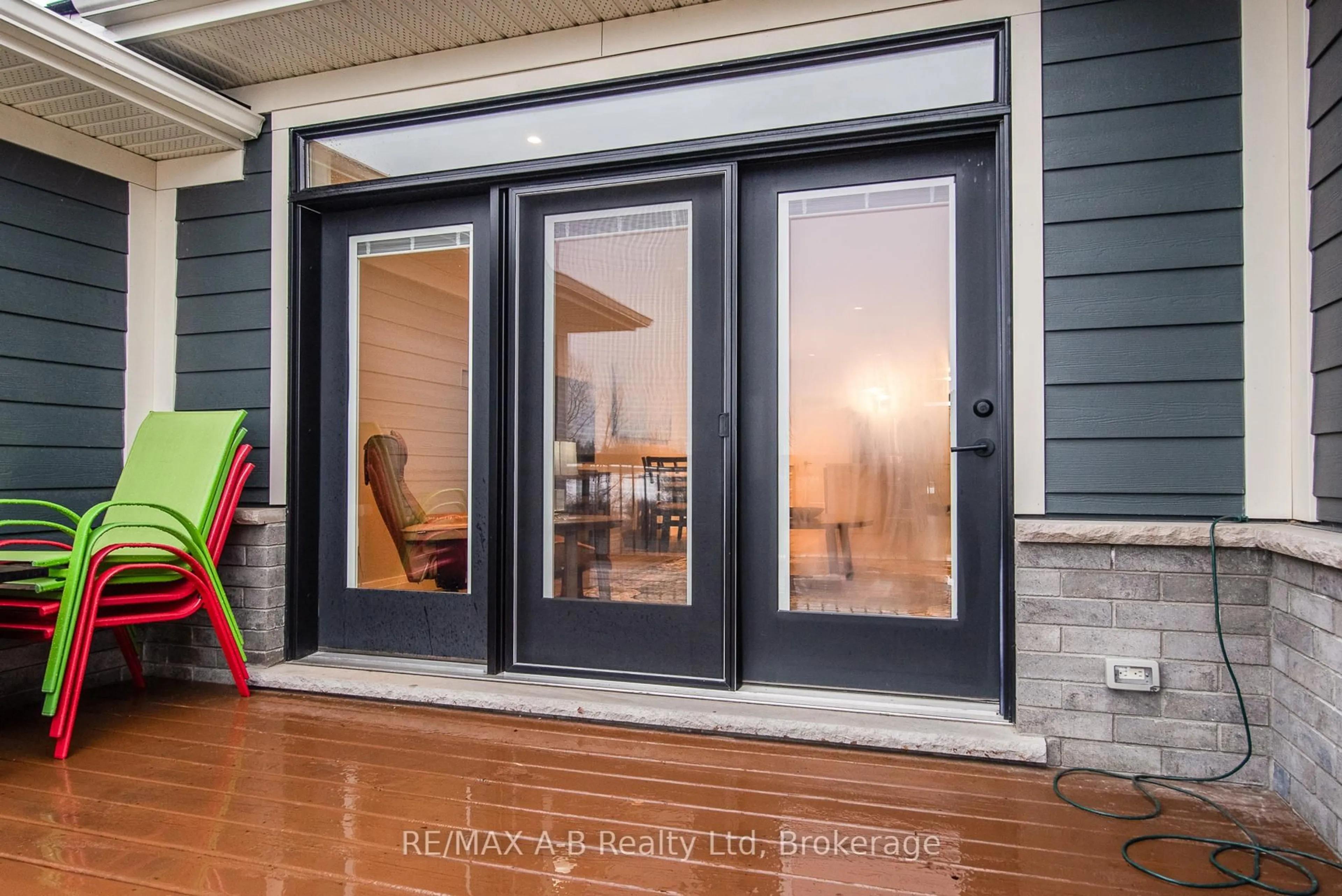 Indoor entryway for 149 Ridgewood Cres, St. Marys Ontario N4X 0B8