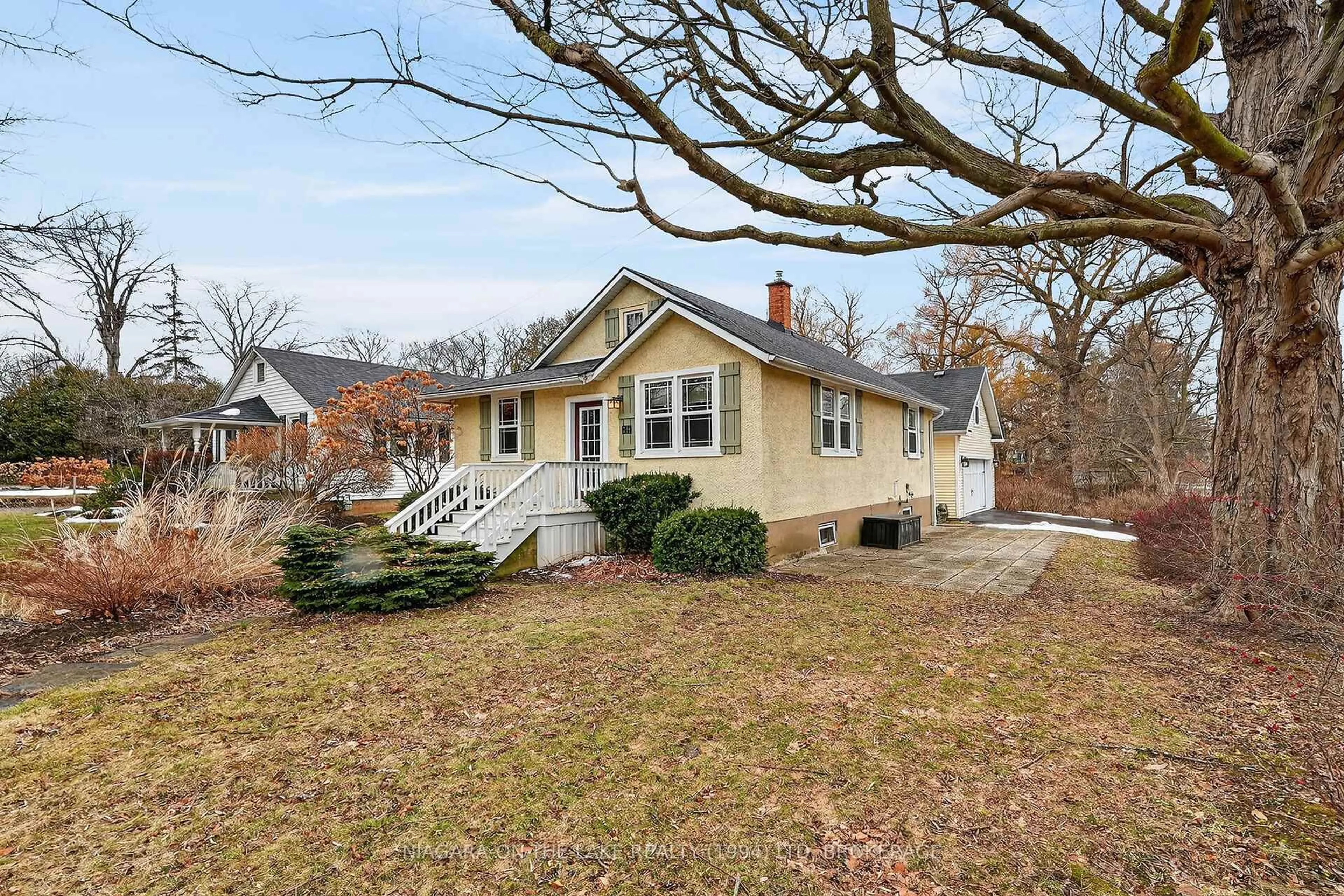 Unknown for 94 Centre St, Niagara-on-the-Lake Ontario L0S 1J0