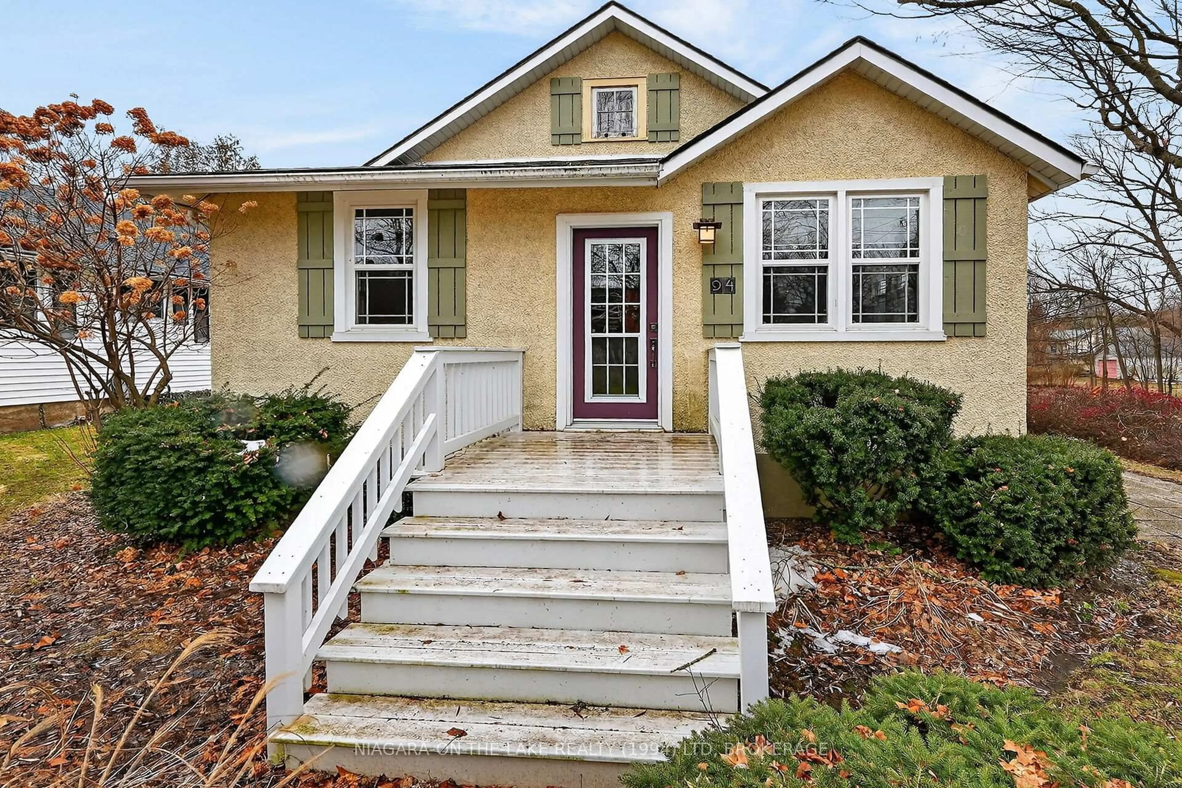 Home with vinyl exterior material, street for 94 Centre St, Niagara-on-the-Lake Ontario L0S 1J0