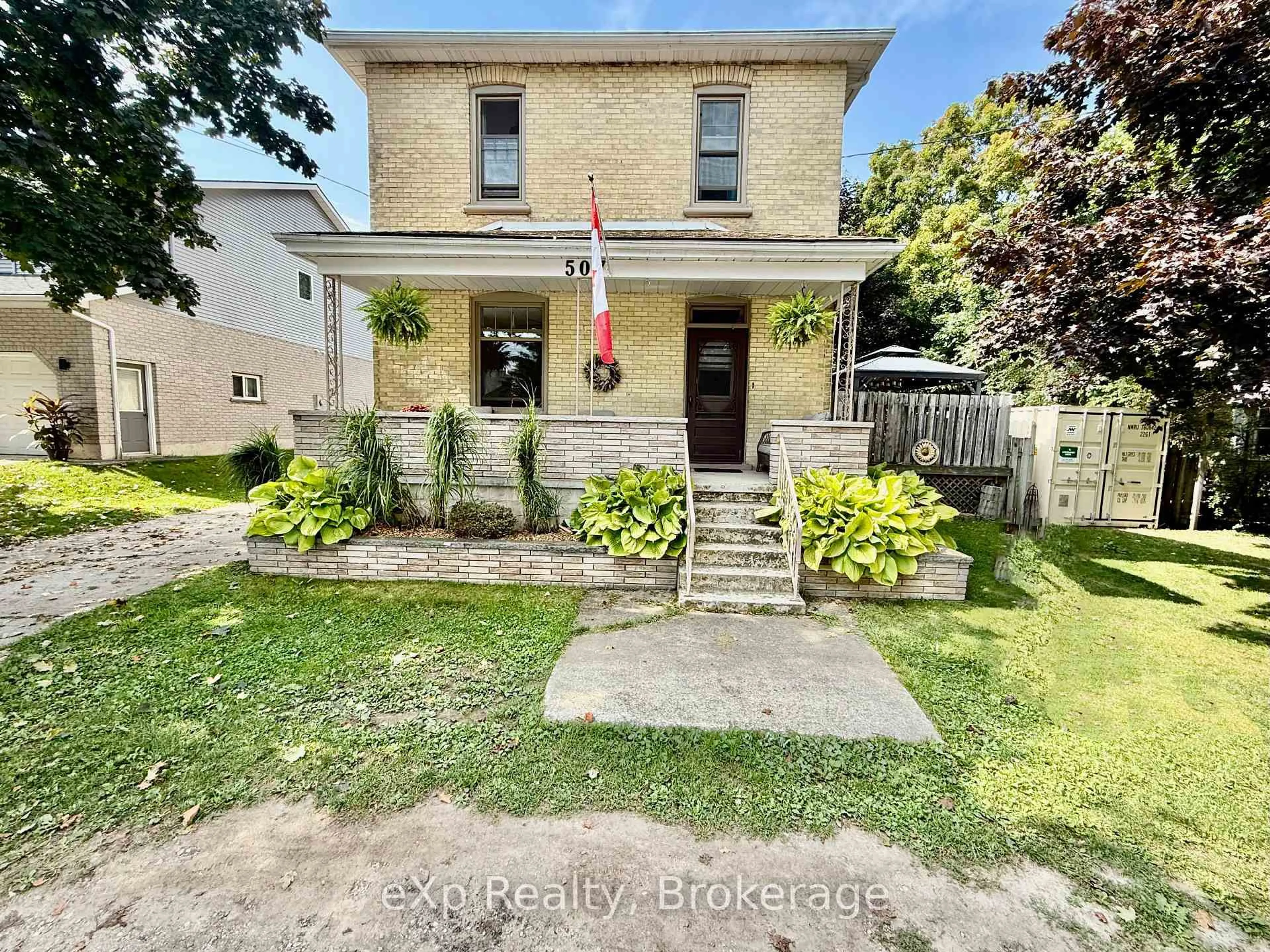 A pic from outside/outdoor area/front of a property/back of a property/a pic from drone, street for 507 Mary St, Brockton Ontario N0G 2V0