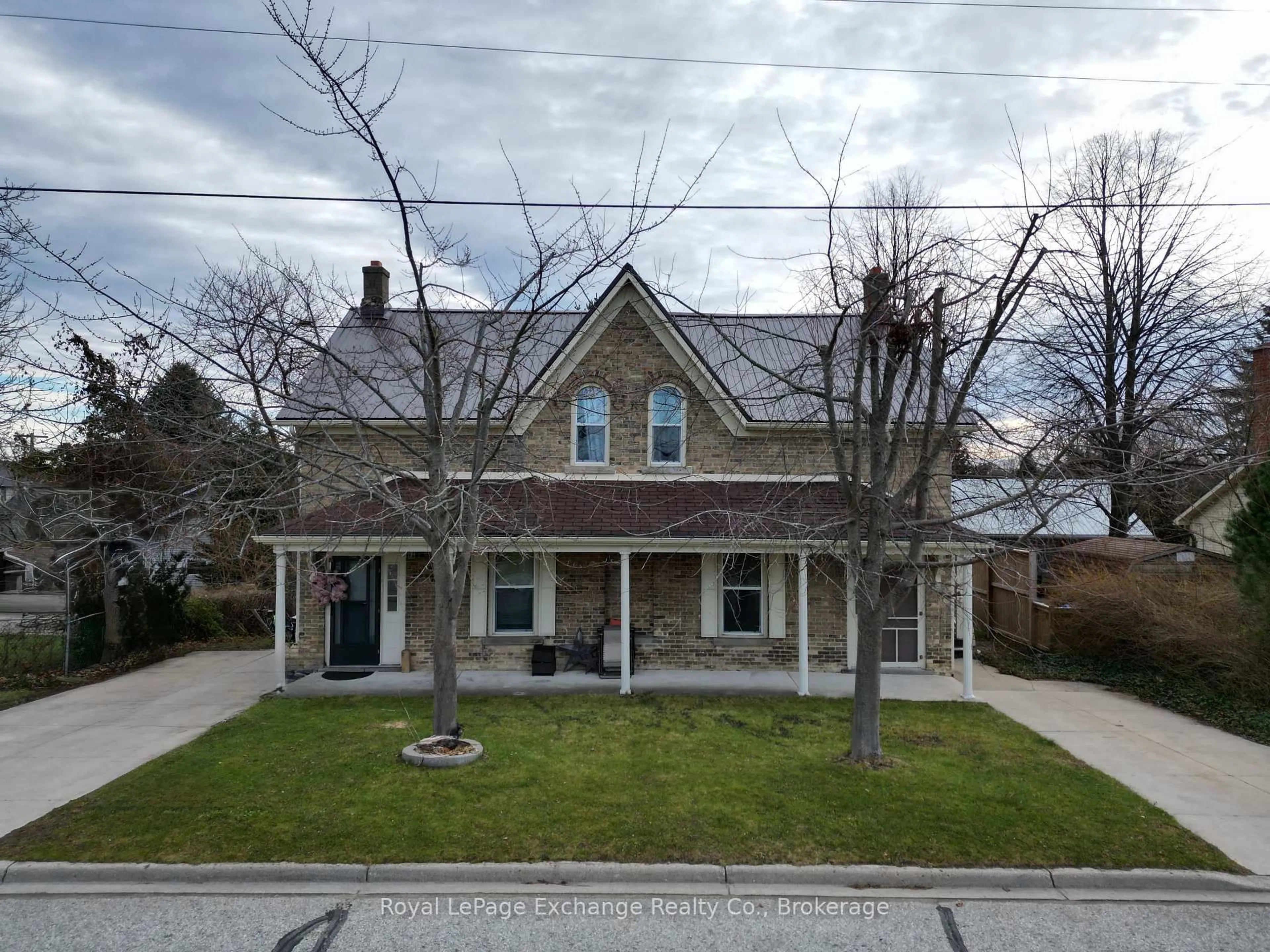 A pic from outside/outdoor area/front of a property/back of a property/a pic from drone, street for 461/463 Princes St, Kincardine Ontario N2Z 2V1