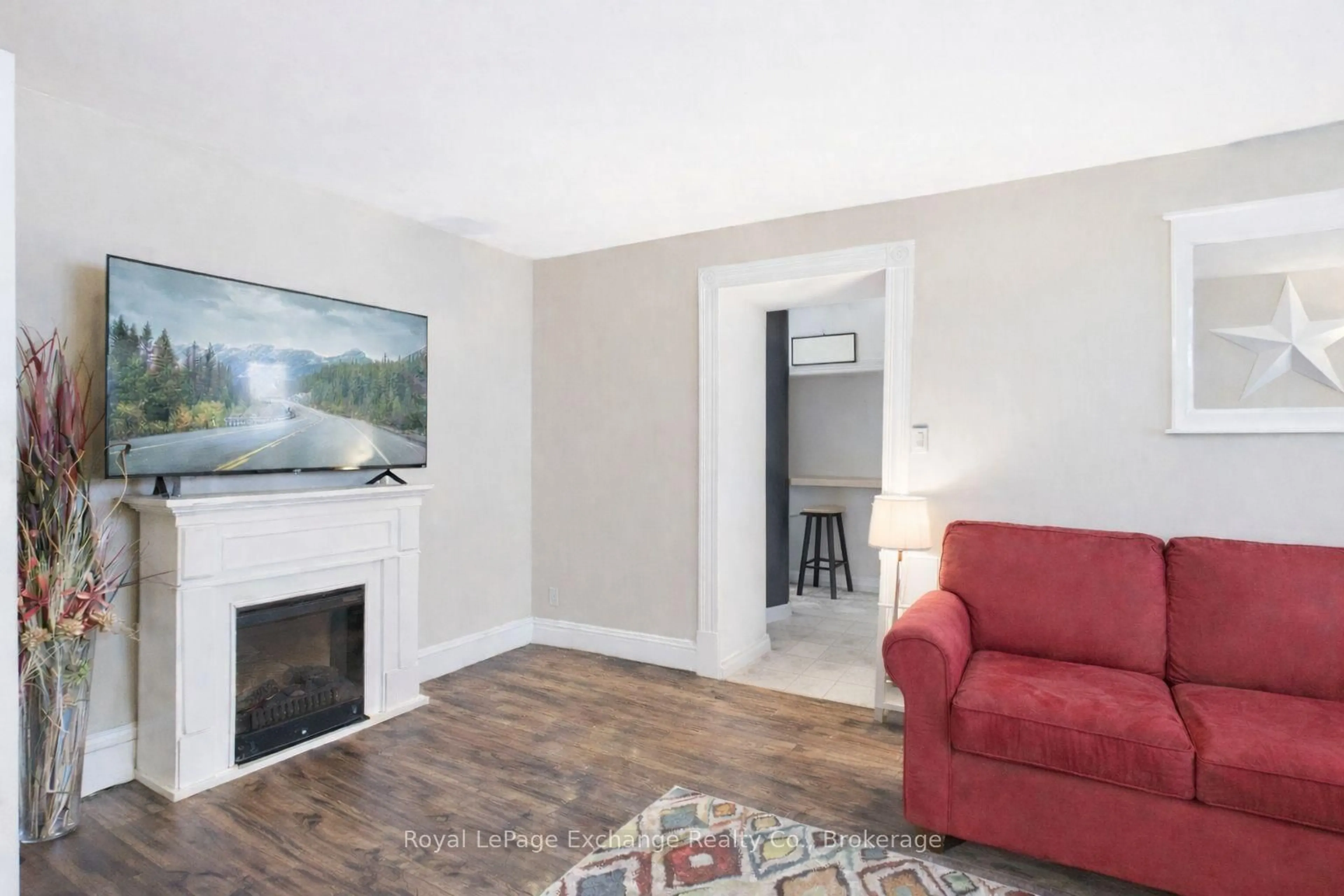 Living room with furniture, unknown for 461/463 Princes St, Kincardine Ontario N2Z 2V1