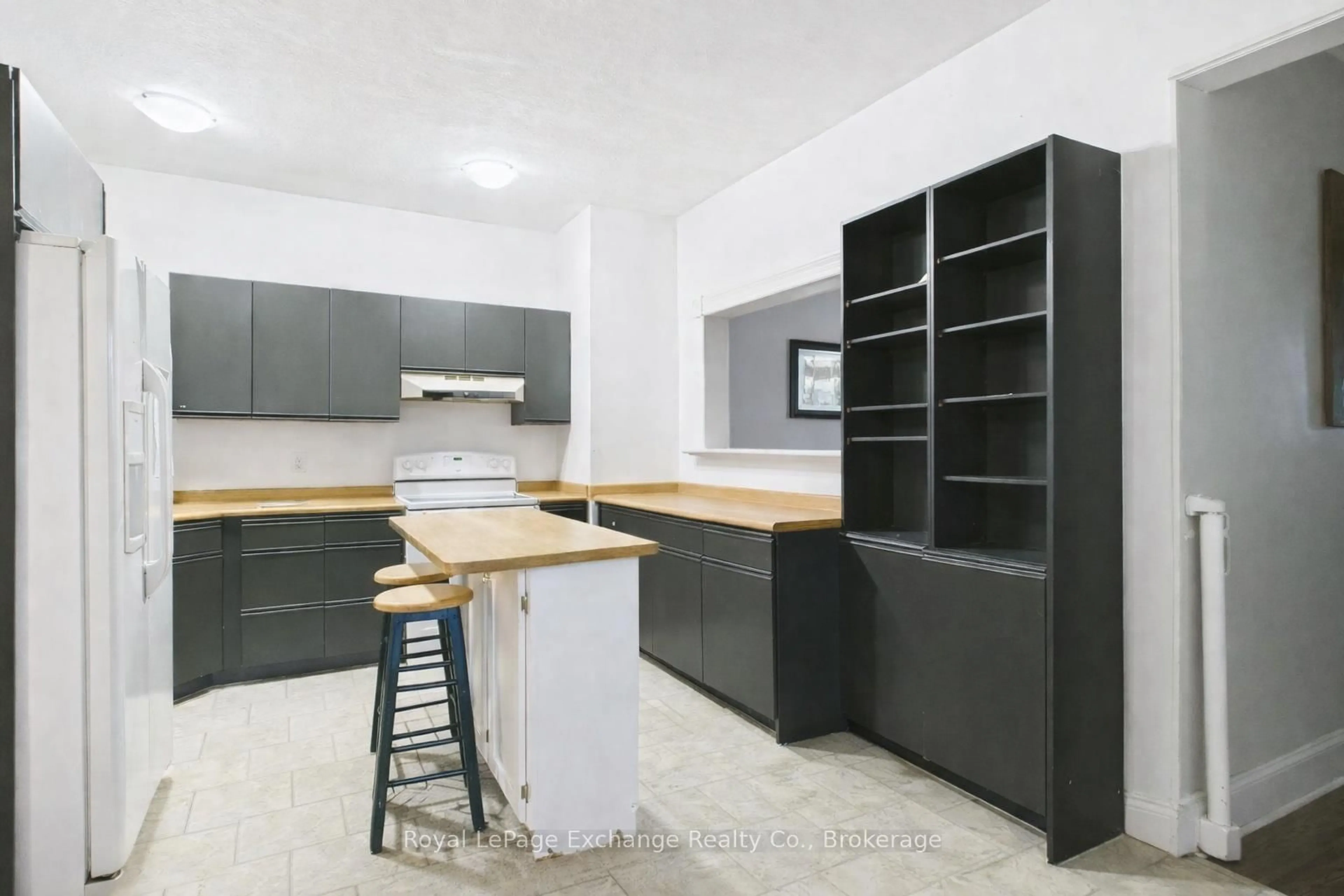 Standard kitchen, unknown for 461/463 Princes St, Kincardine Ontario N2Z 2V1