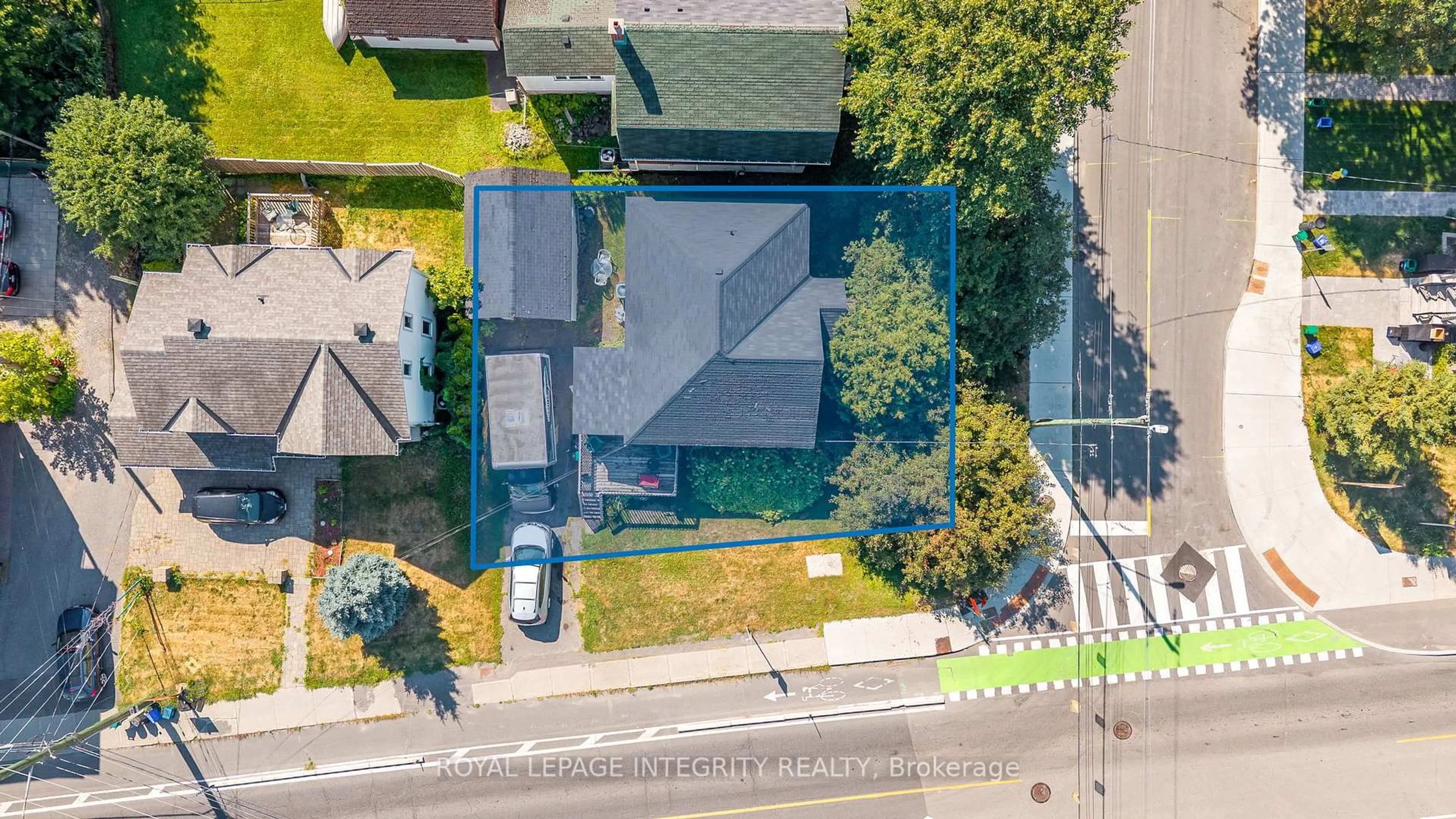 A pic from outside/outdoor area/front of a property/back of a property/a pic from drone, street for 1 Caroline Ave, Ottawa Ontario K1Y 0S8