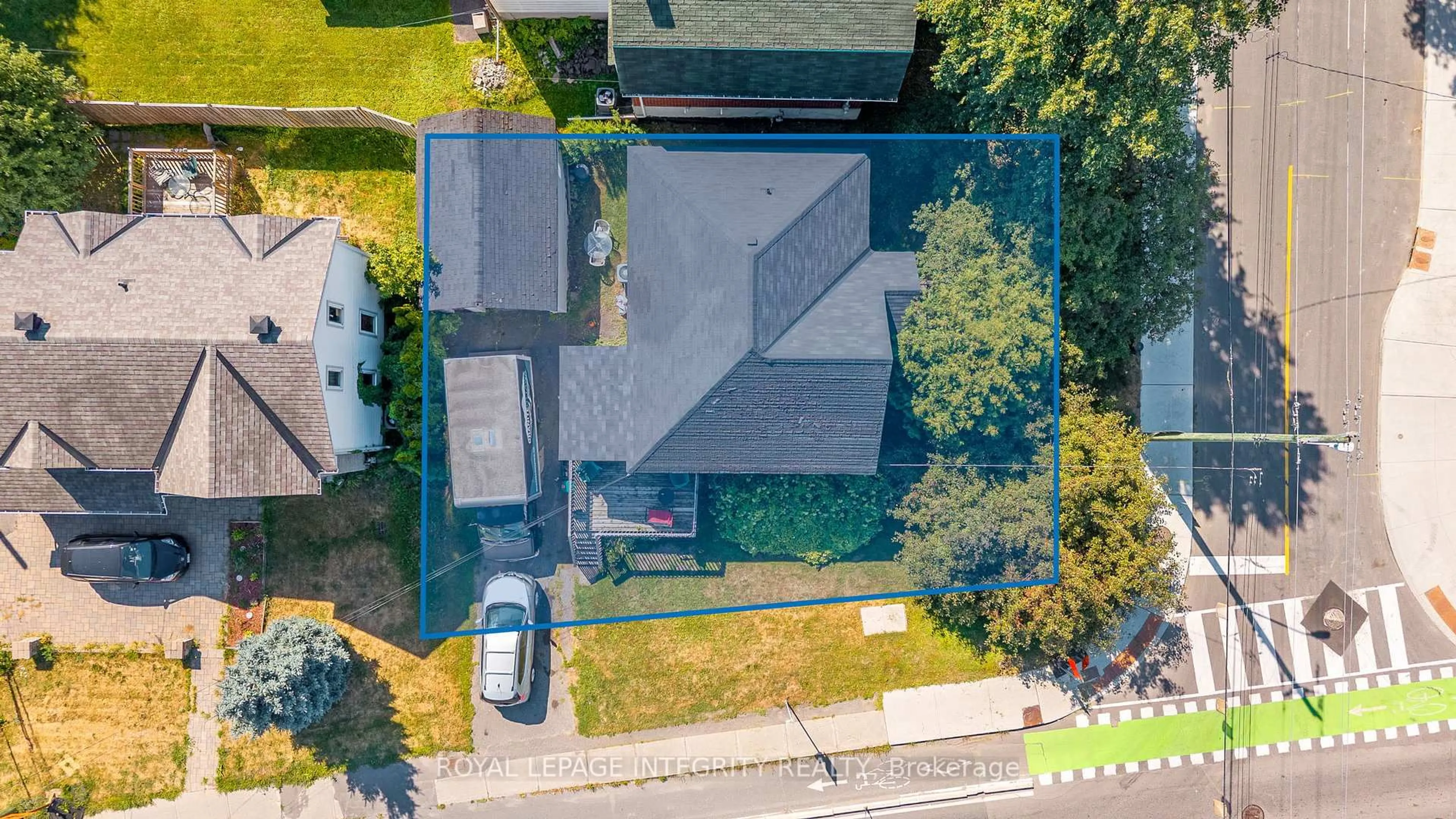 A pic from outside/outdoor area/front of a property/back of a property/a pic from drone, street for 1 Caroline Ave, Ottawa Ontario K1Y 0S8