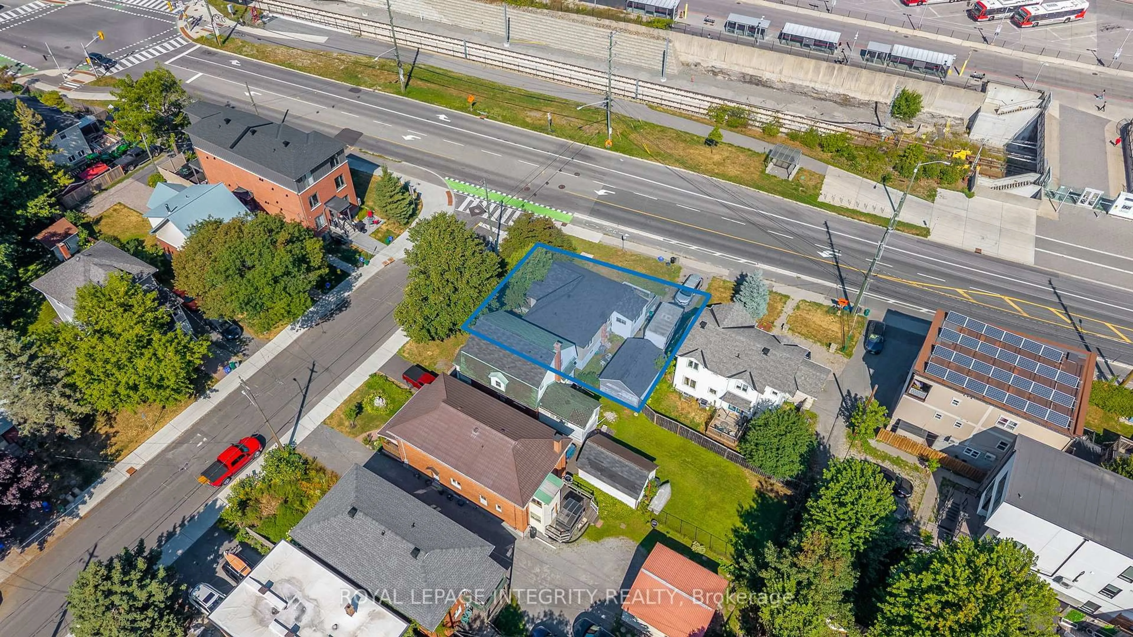 A pic from outside/outdoor area/front of a property/back of a property/a pic from drone, street for 1 Caroline Ave, Ottawa Ontario K1Y 0S8