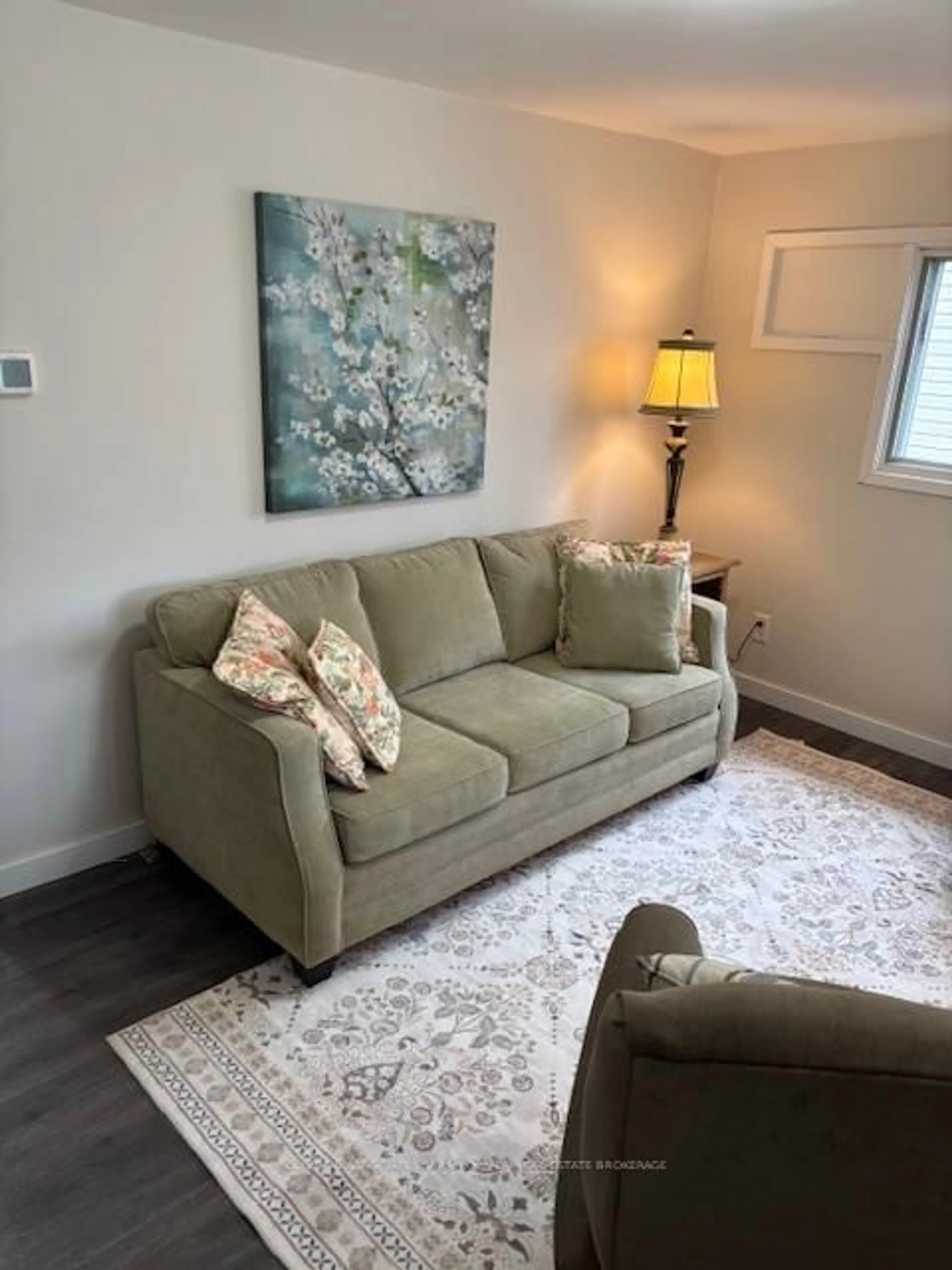 Living room with furniture, carpet floor for 150 Hale St, London East Ontario N5W 1E6
