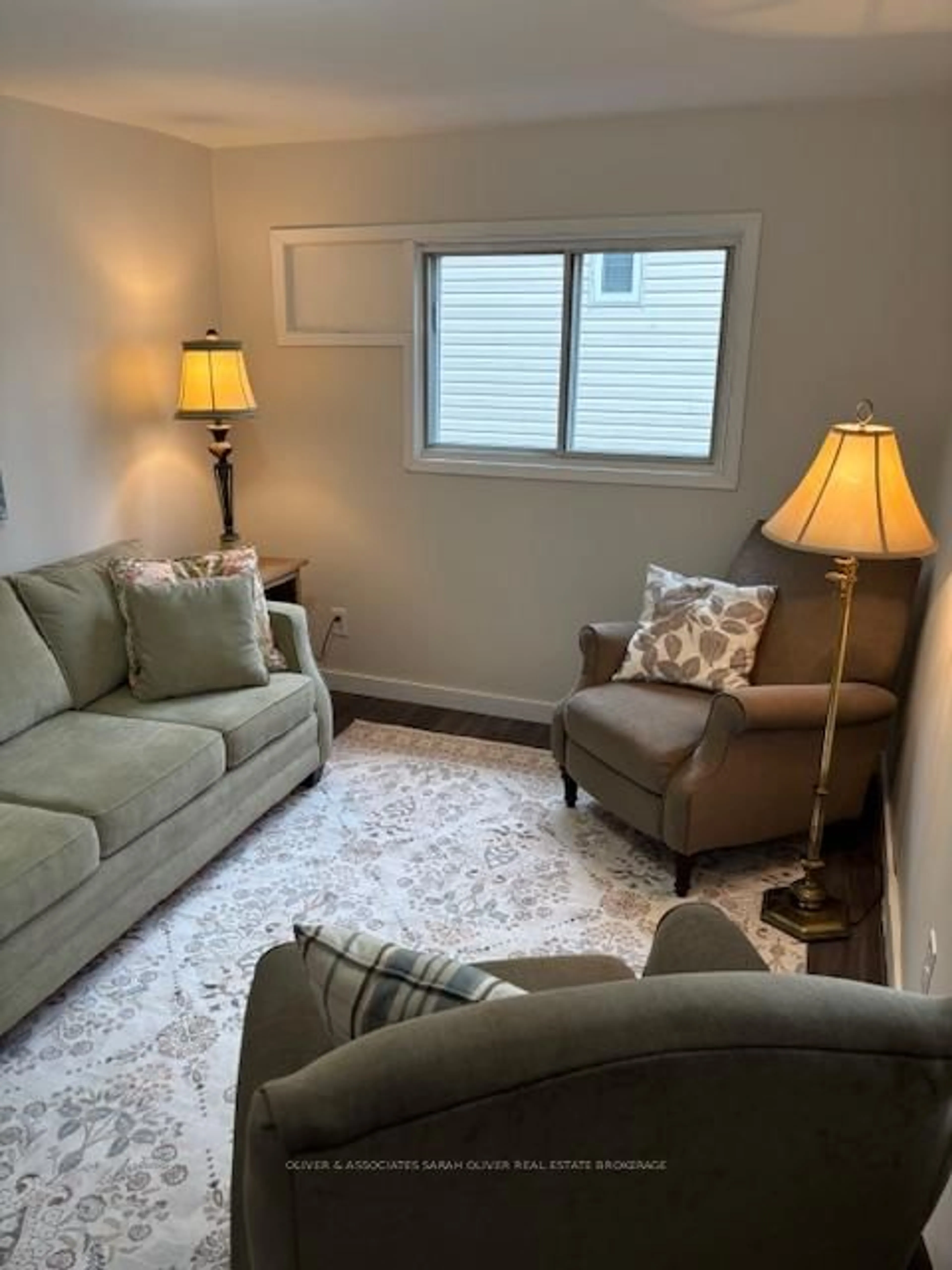 Living room with furniture, carpet floor for 150 Hale St, London East Ontario N5W 1E6