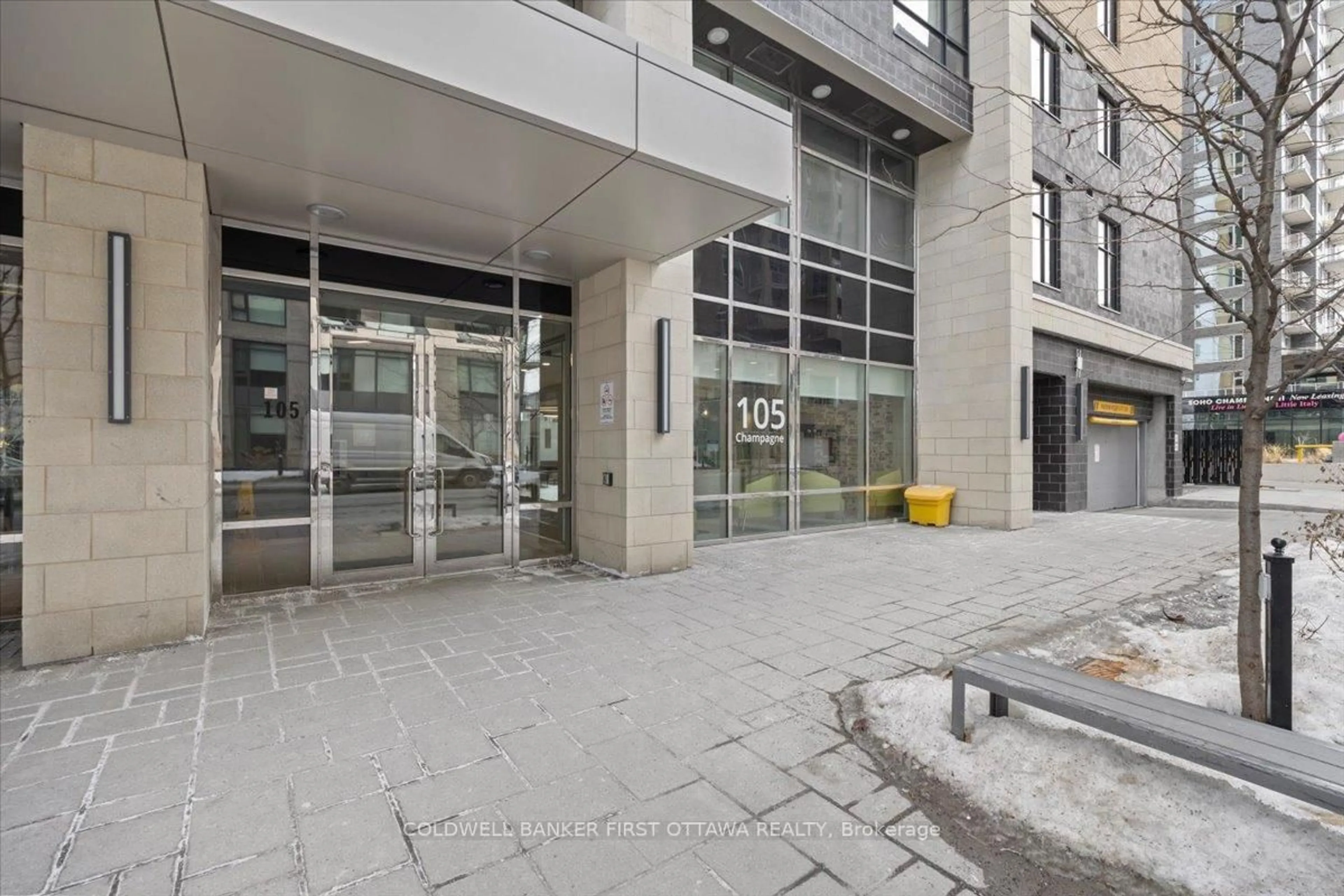 Indoor foyer for 105 CHAMPAGNE Ave #2308, Ottawa Ontario K1S 4P3