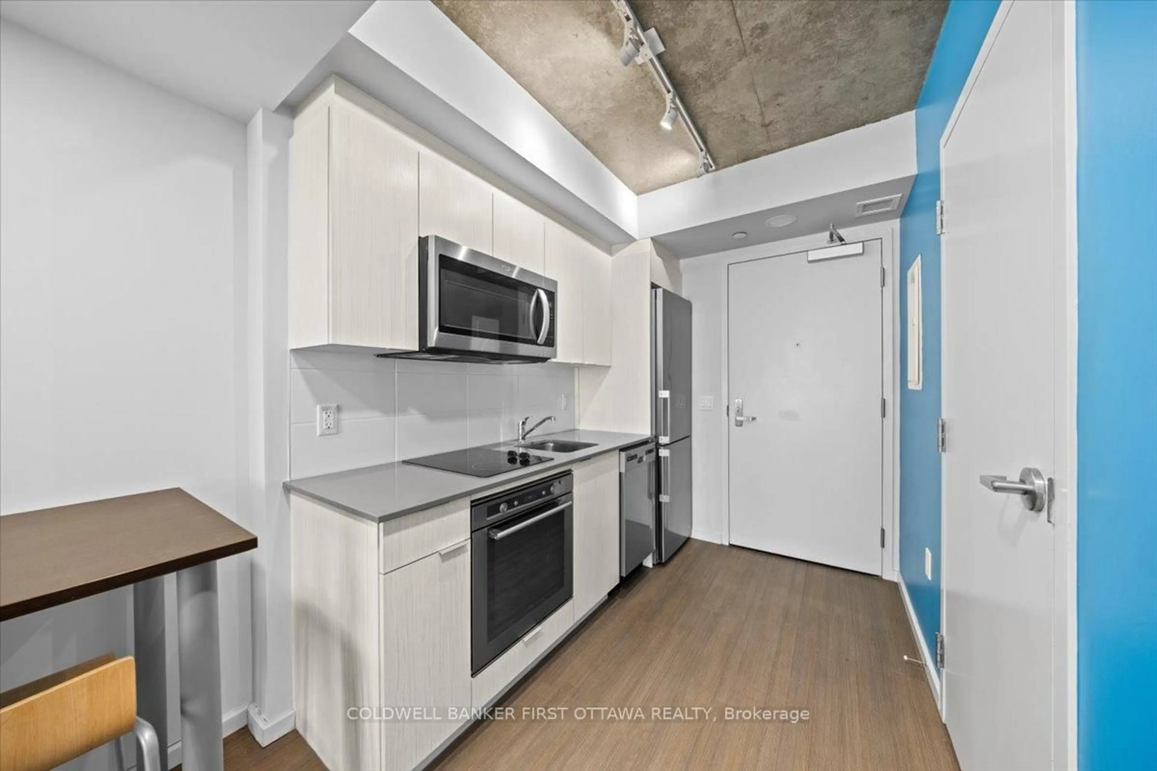 Standard kitchen, unknown for 105 CHAMPAGNE Ave #2308, Ottawa Ontario K1S 4P3