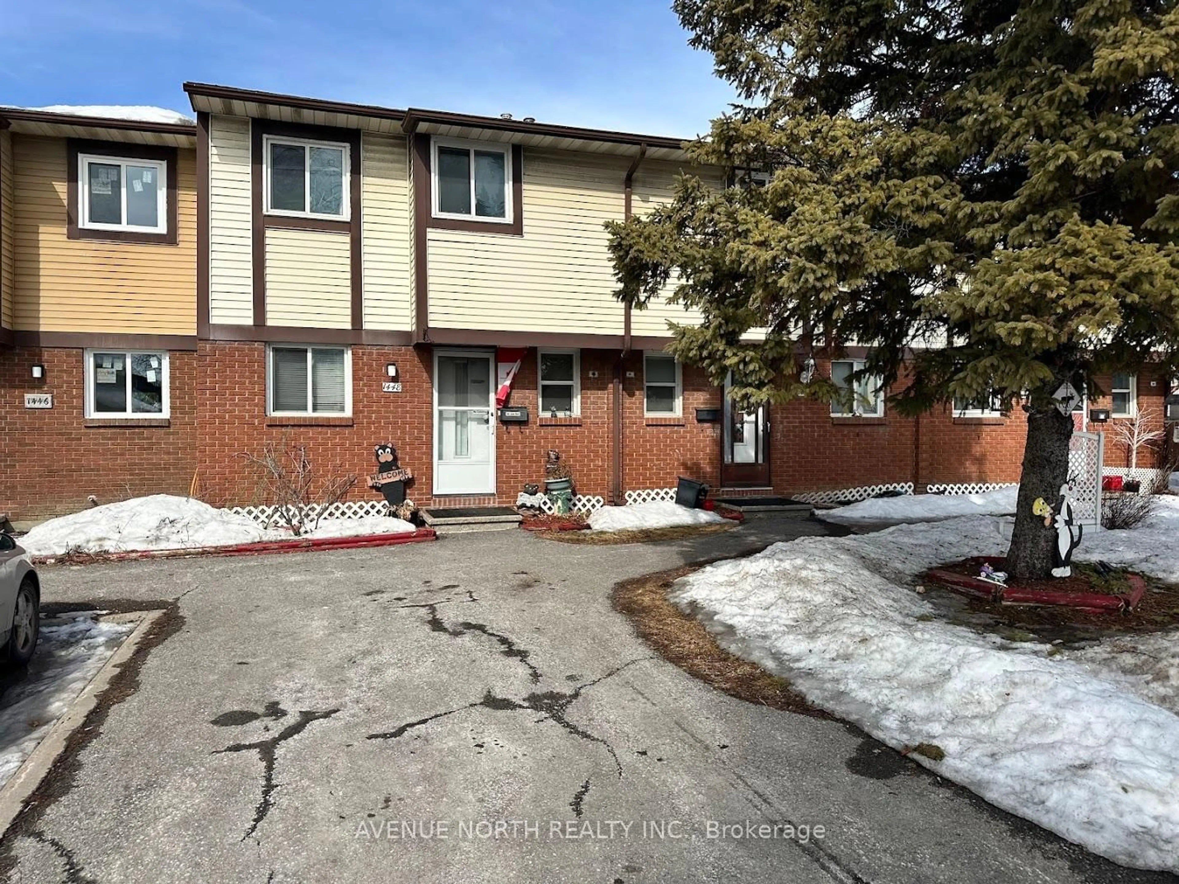 A pic from outside/outdoor area/front of a property/back of a property/a pic from drone, street for 1448 Foxwall St #20, Ottawa Ontario K1B 5J5