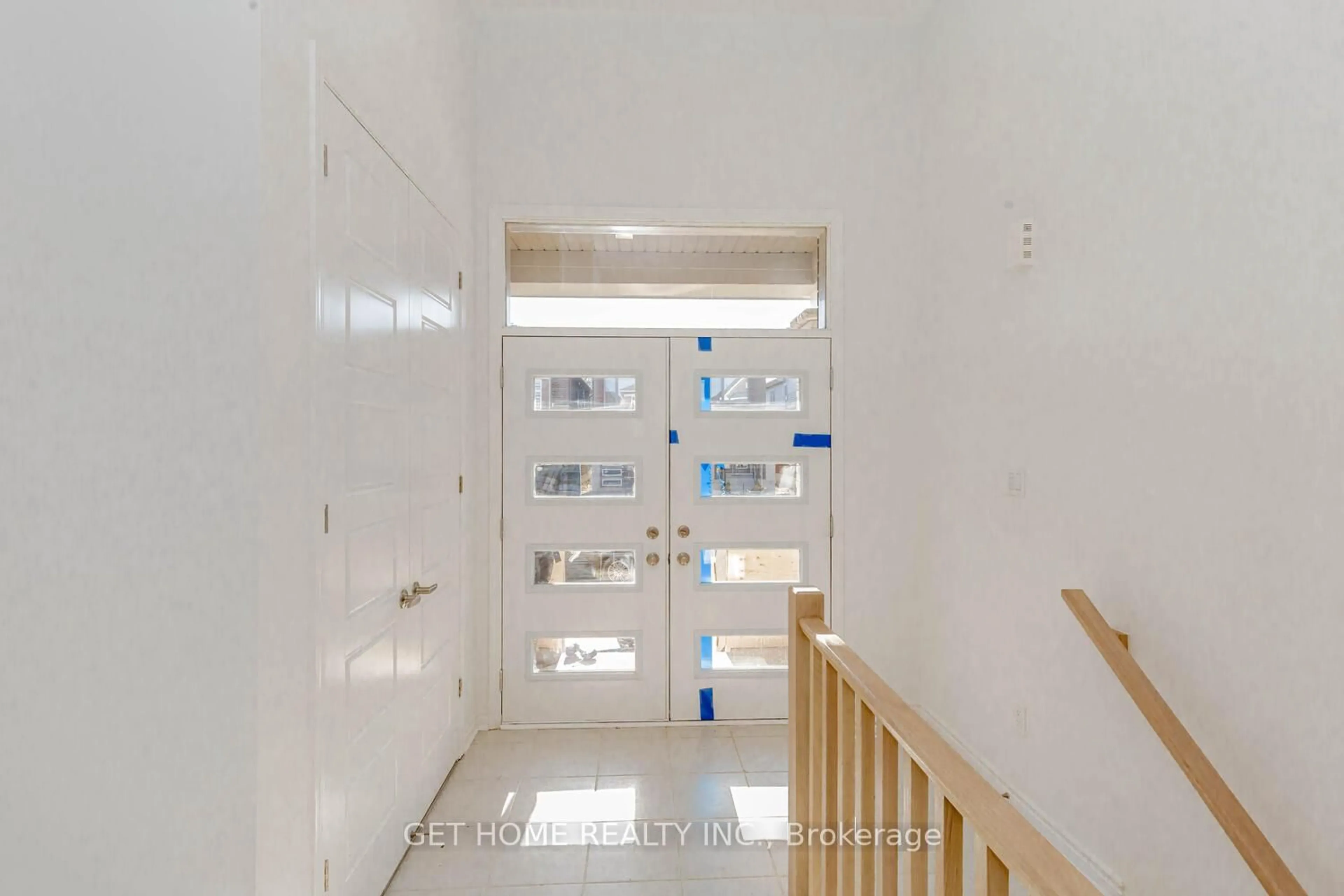 Indoor foyer for 75 Milt Schmidt St, Kitchener Ontario N2R 0T2