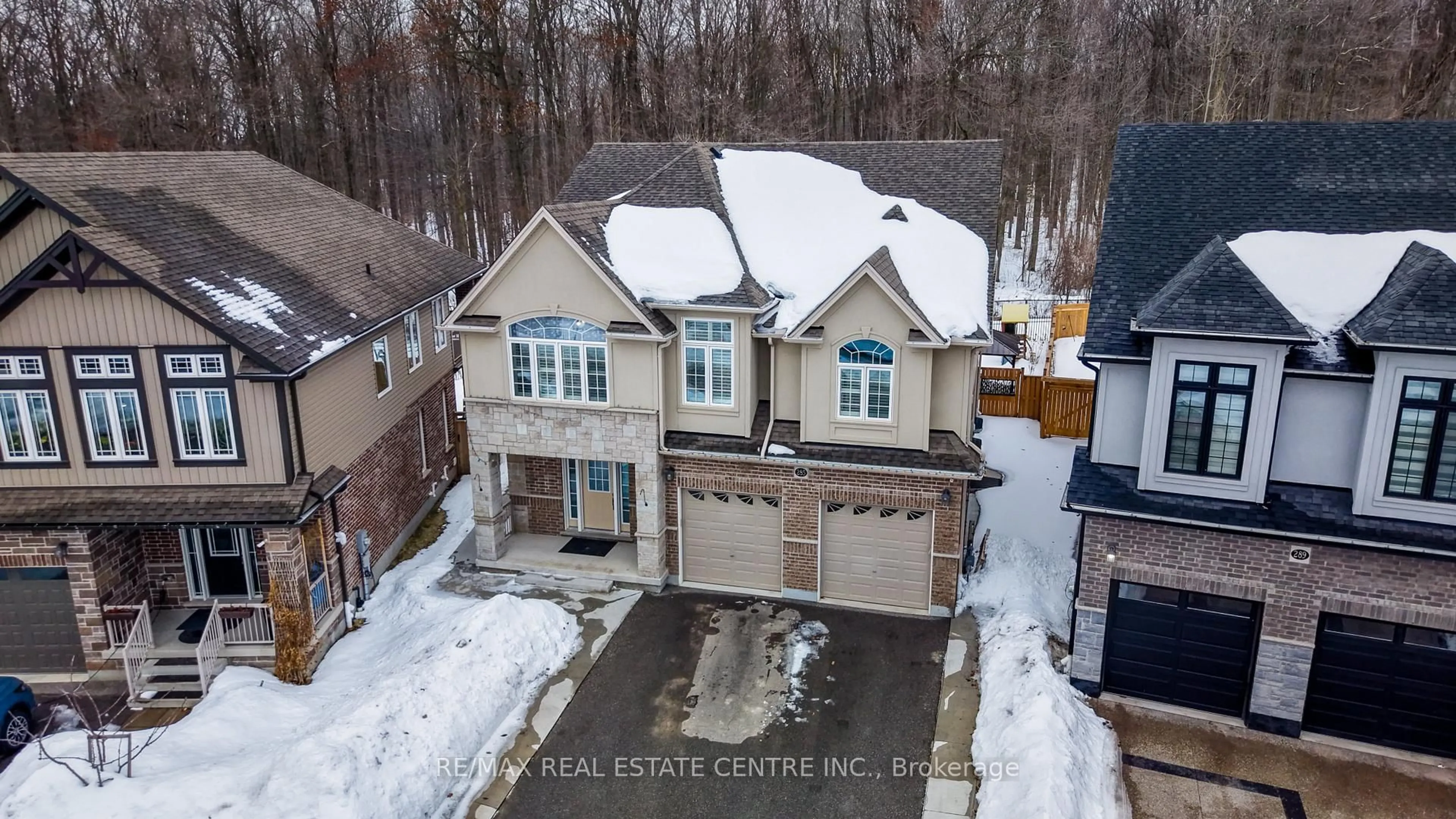 A pic from outside/outdoor area/front of a property/back of a property/a pic from drone, street for 285 Sedgewood St, Kitchener Ontario N2P 0G6