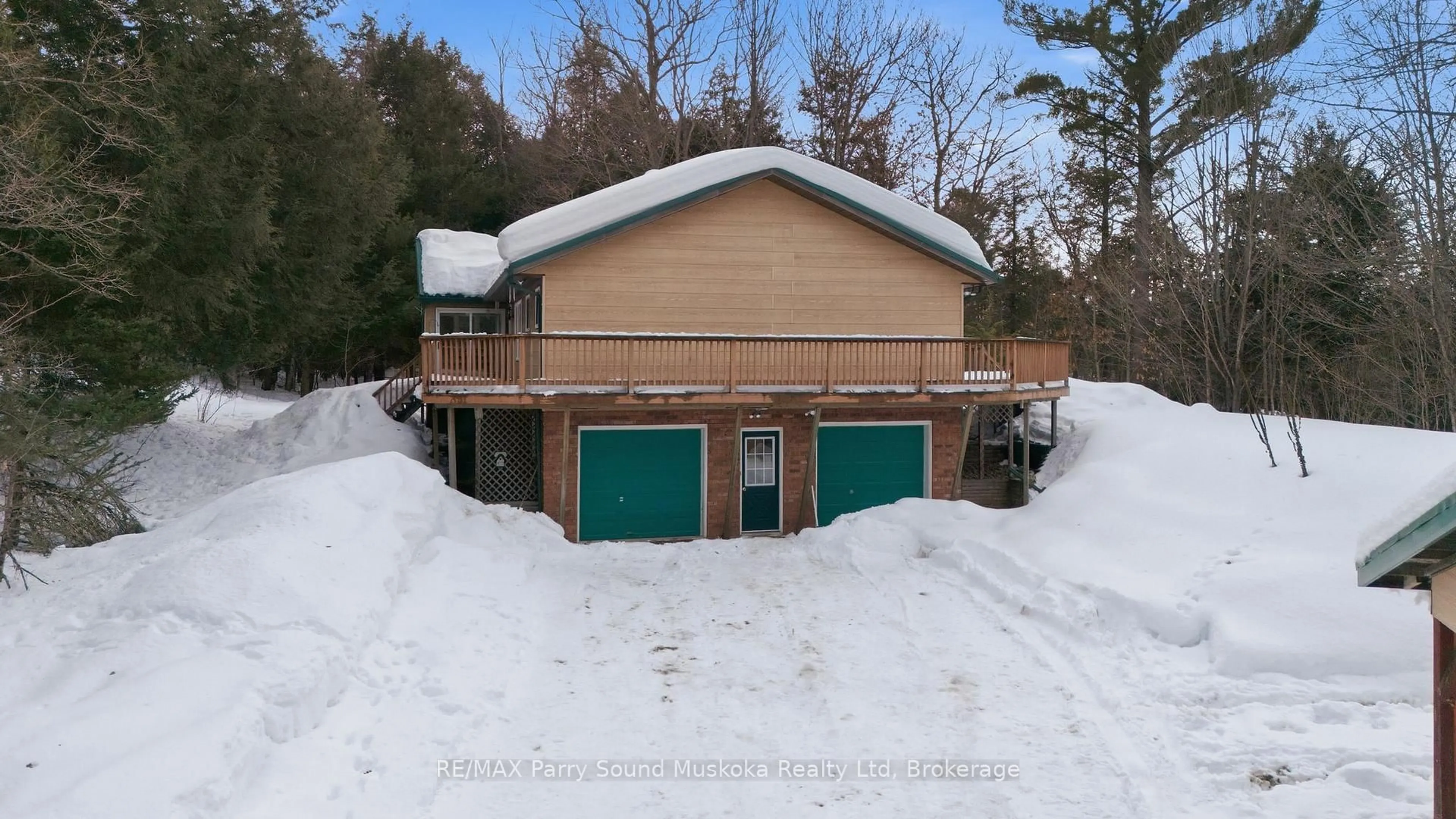 Indoor garage for 47 Lake Forest Dr, McDougall Ontario P2A 2W9
