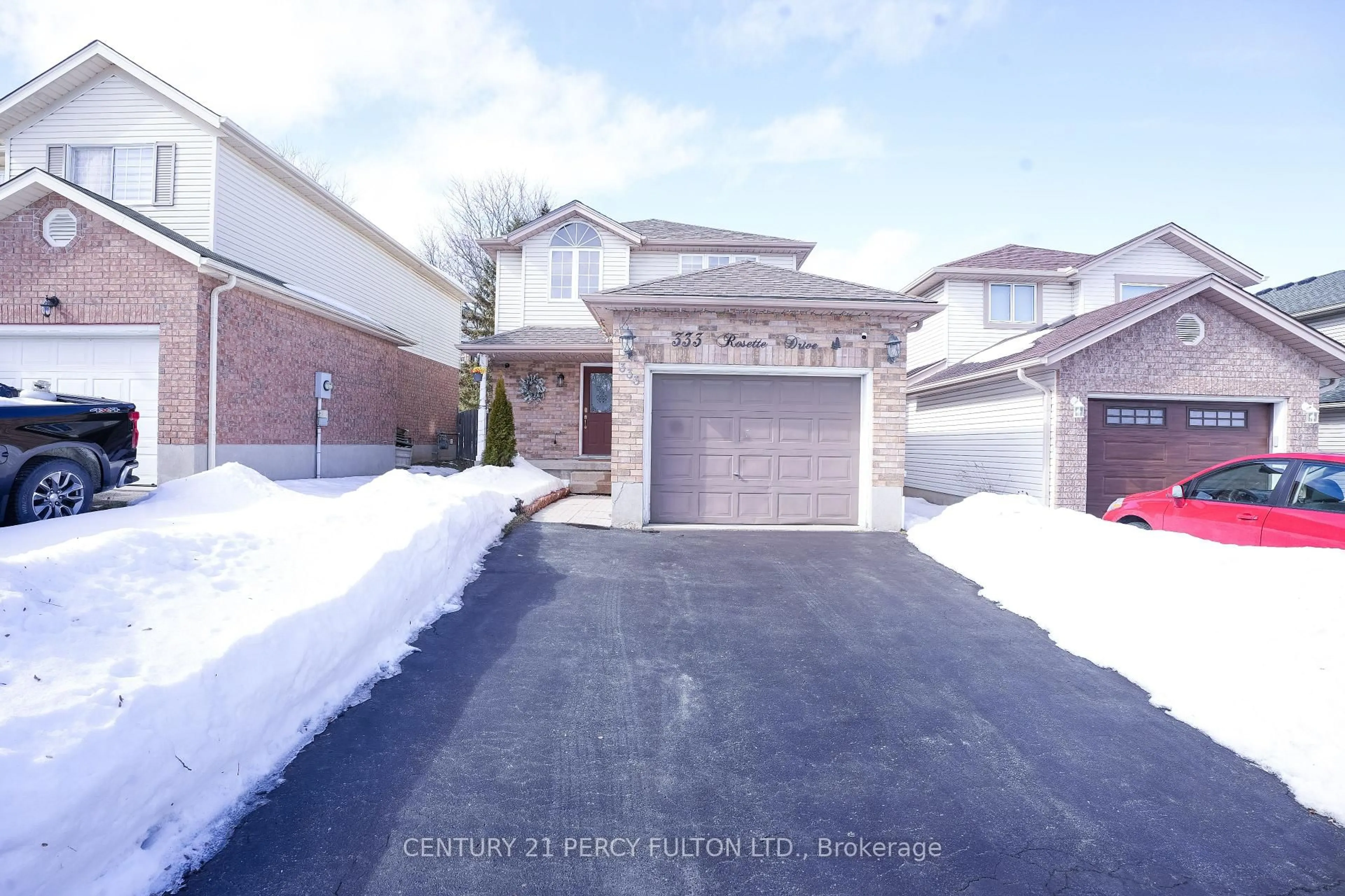 A pic from outside/outdoor area/front of a property/back of a property/a pic from drone, street for 333 Rosette Dr, Waterloo Ontario N2K 3W7