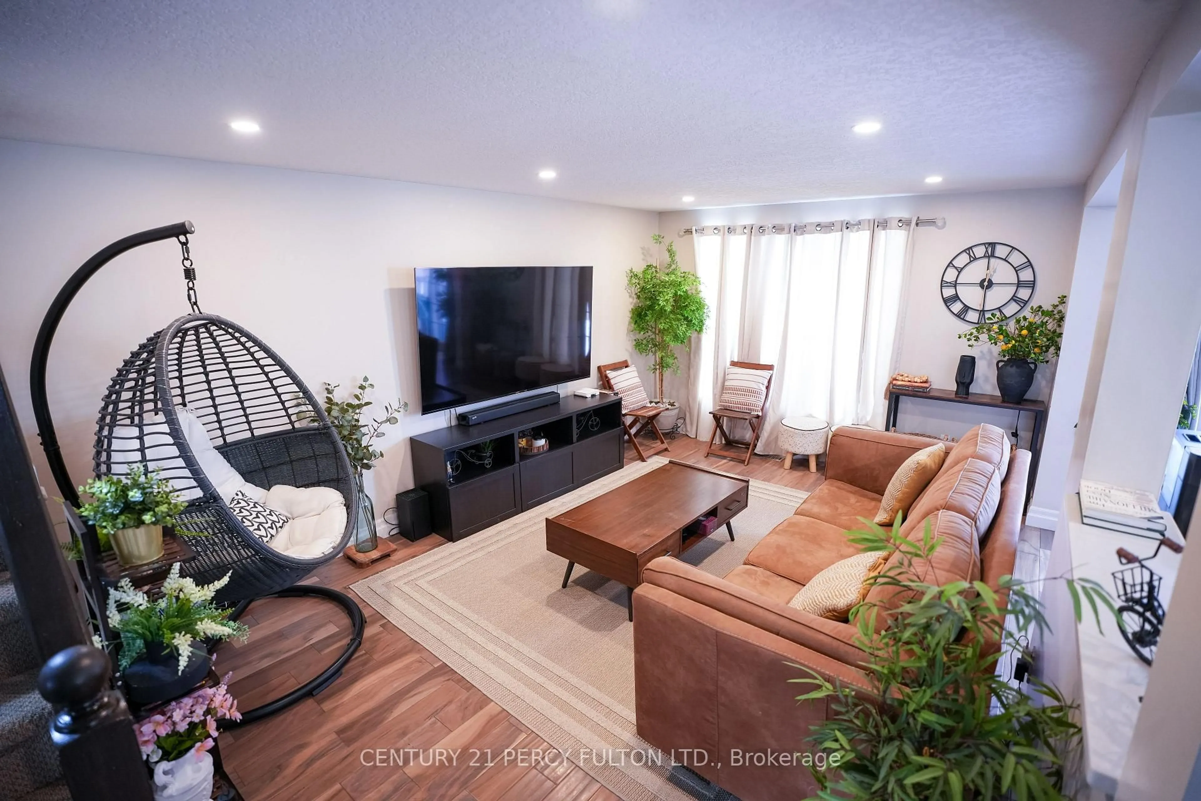 Living room with furniture, unknown for 333 Rosette Dr, Waterloo Ontario N2K 3W7