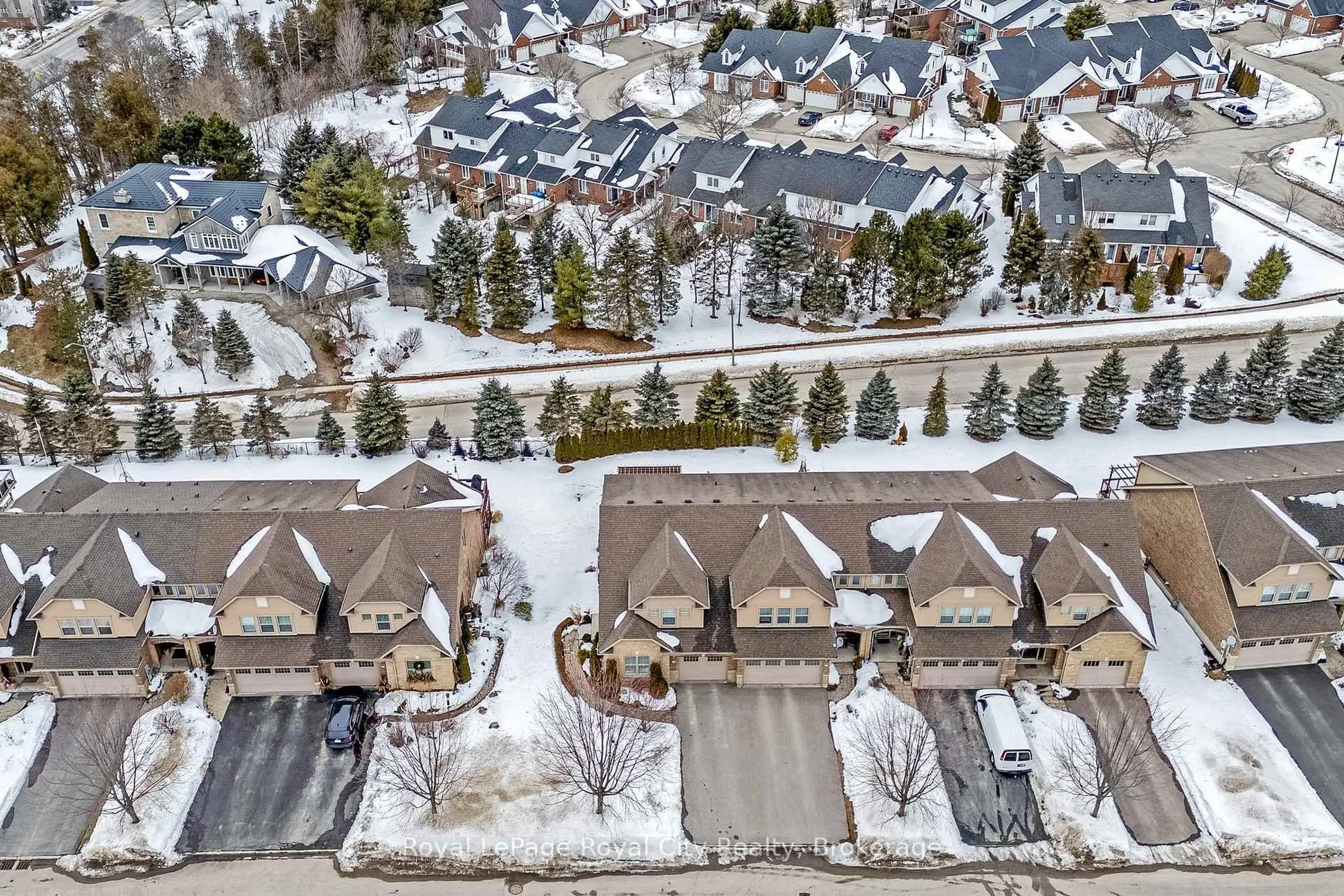 A pic from outside/outdoor area/front of a property/back of a property/a pic from drone, street for 129 Millview Crt, Guelph/Eramosa Ontario N0B 2K0