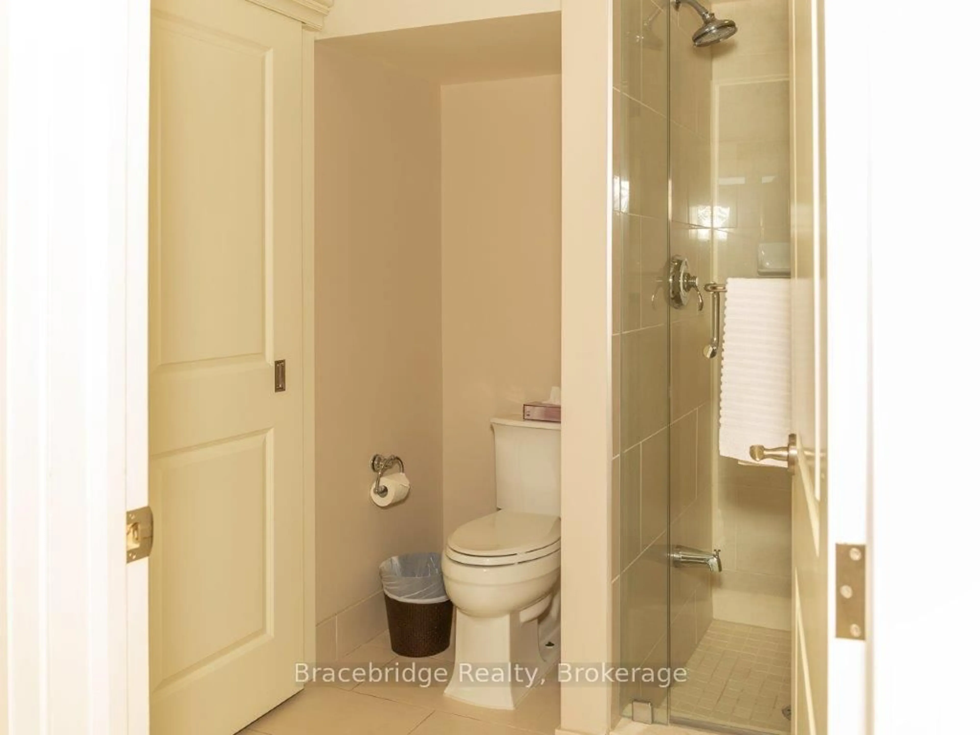 Standard bathroom, unknown for 1869 Muskoka Road 118 Highway #G104-D2, Muskoka Lakes Ontario P1L 1W8