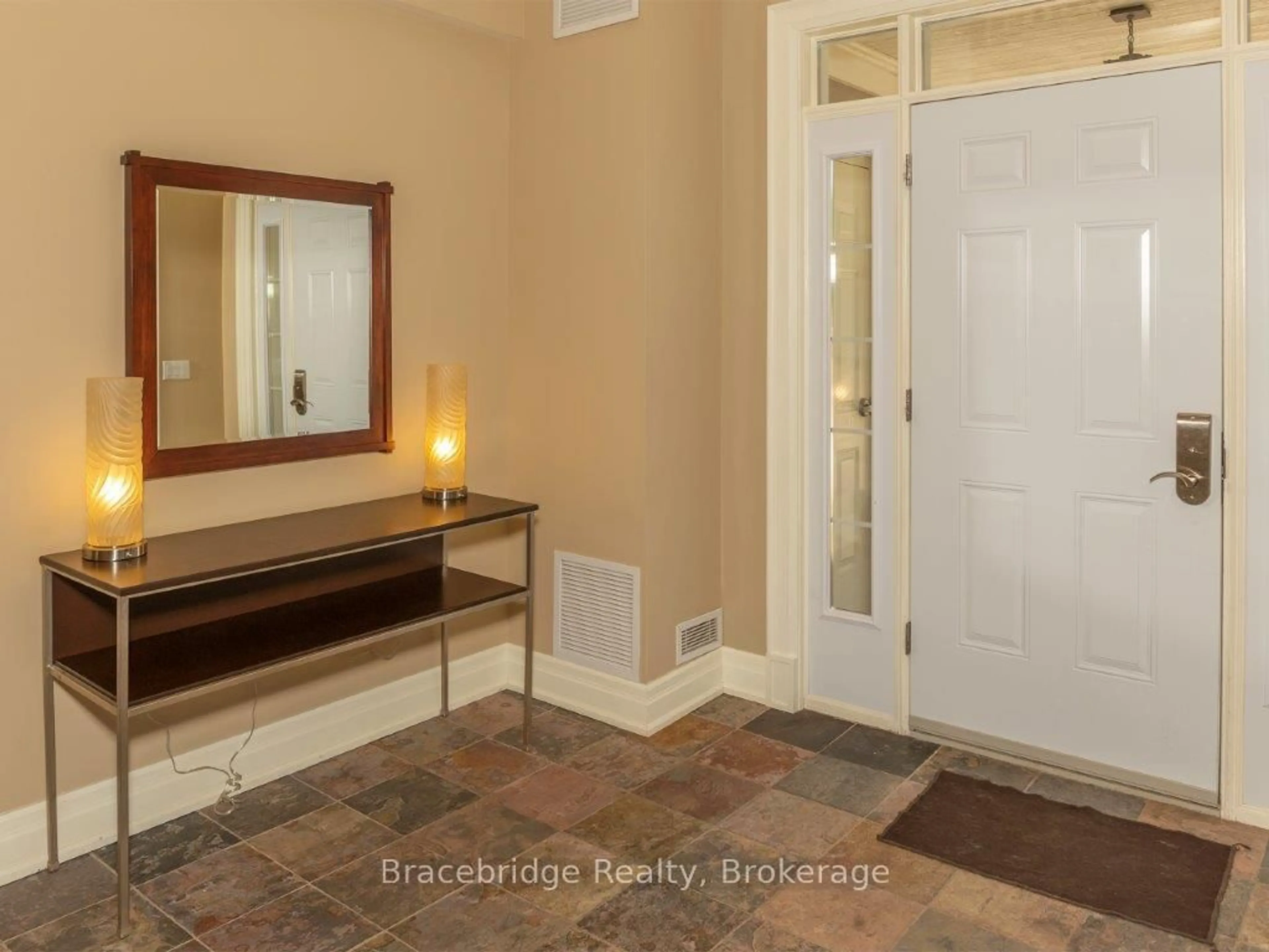 Indoor entryway for 1869 Muskoka Road 118 Highway #G104-D2, Muskoka Lakes Ontario P1L 1W8