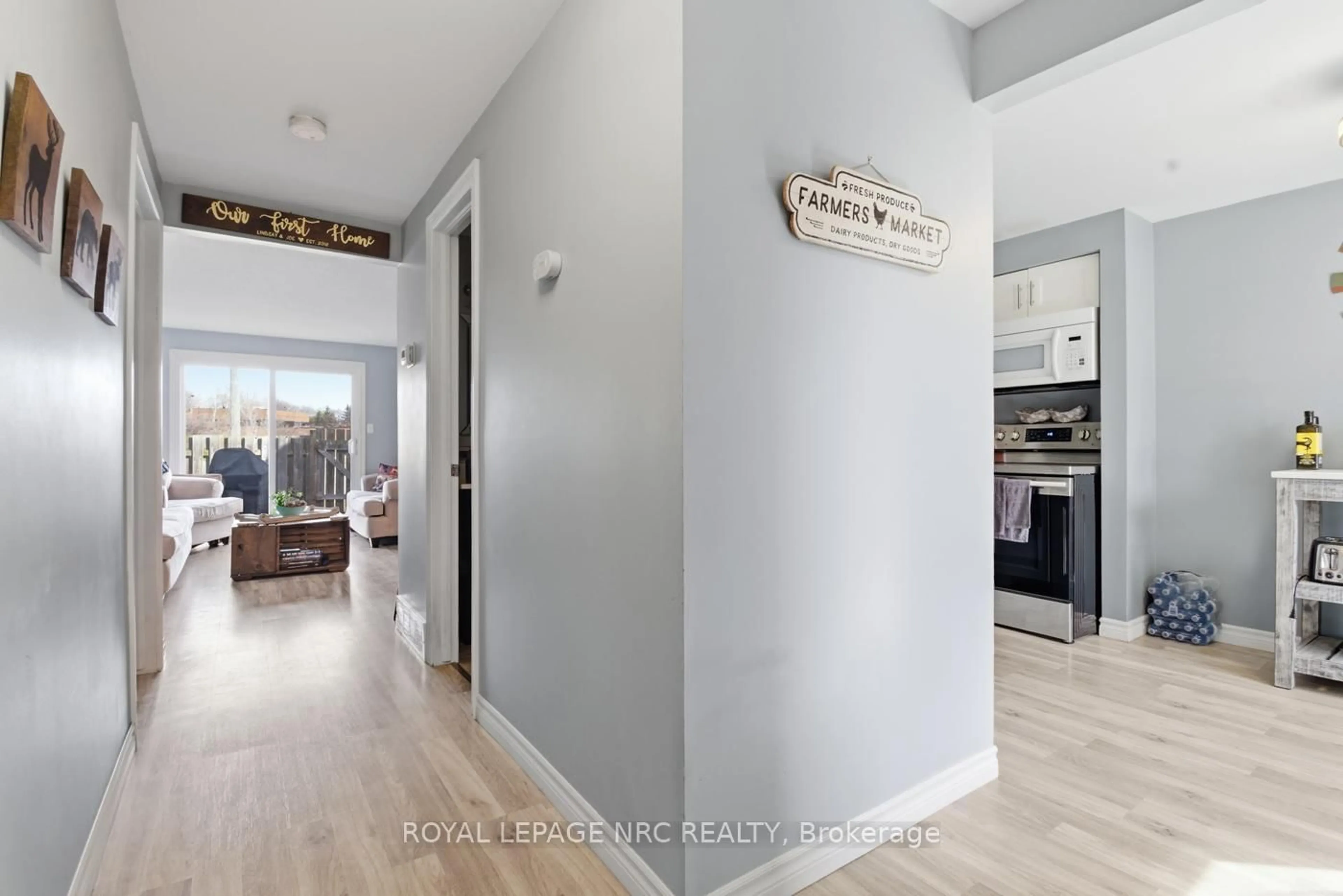 Indoor entryway for 242 Lakeport Dr #12, St. Catharines Ontario L2N 6V2